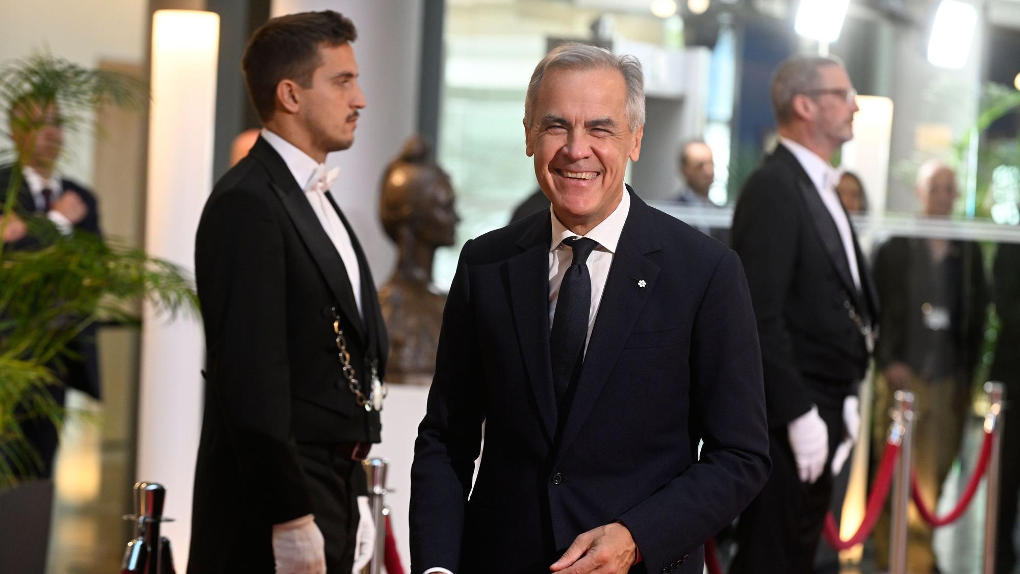 Kanadas Premierminister Mark Carney (vorne) trifft im Europäischen Parlament in Straßburg im Osten Frankreichs ein, um eine Rede zu halten.