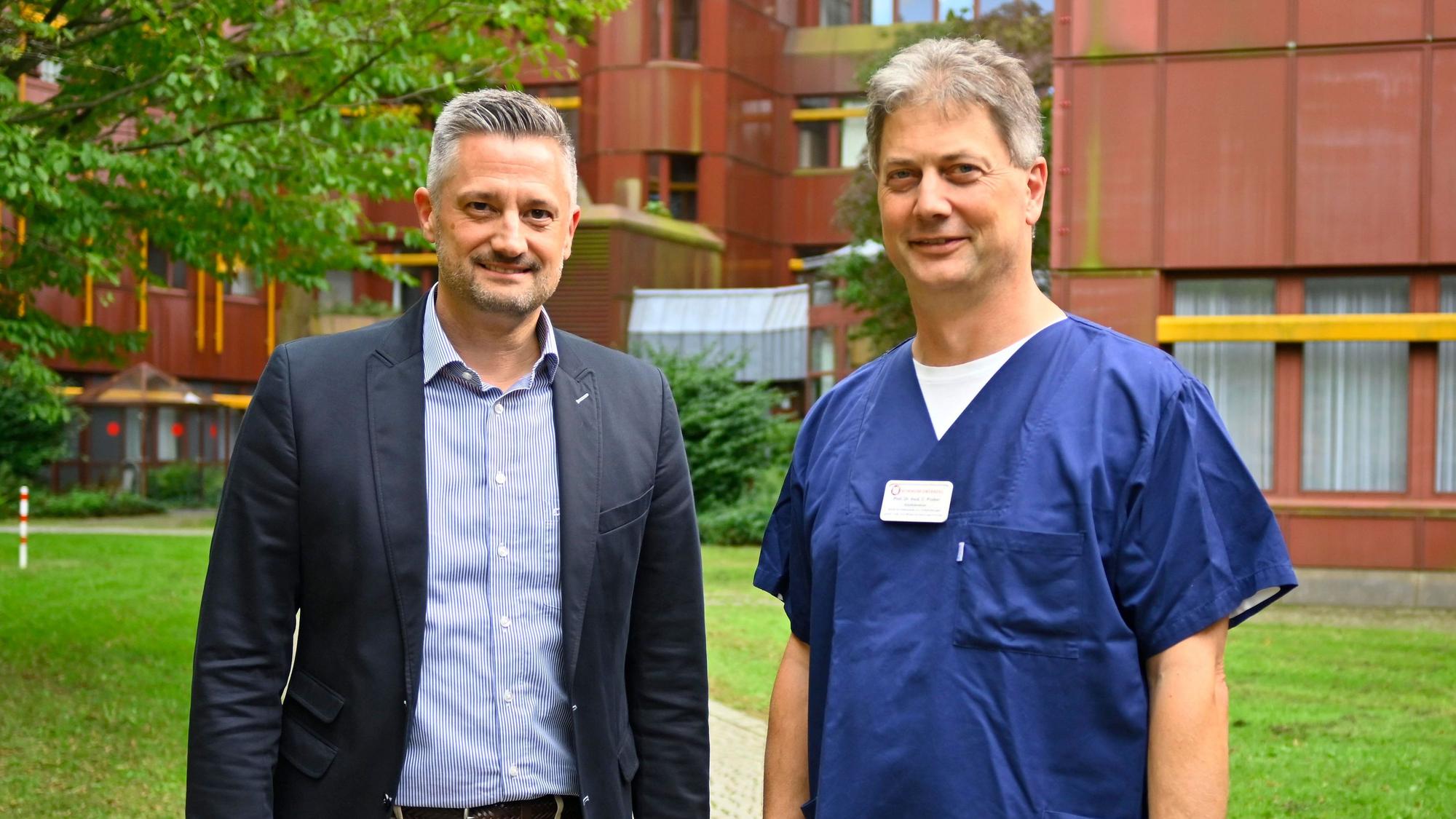 Sascha Klein und Prof. Christian Probst (r.) gehen davon aus, dass es weitere Hitzewellen geben wird.