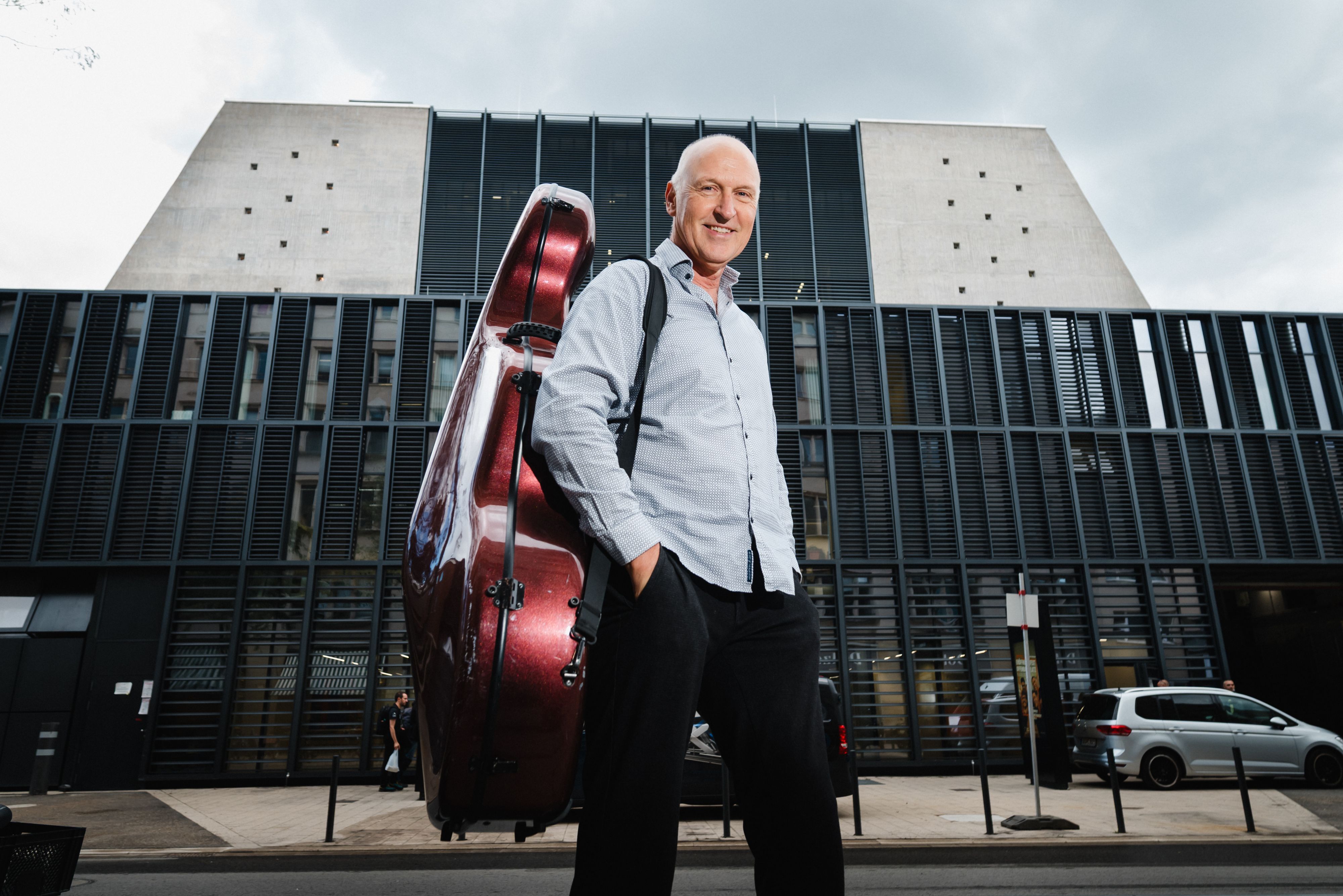 20260918, Köln. Serie "Der größte Umzug Kölns": Cellist Daniel Raabe spielte mit dem Gürzenich Orchester schon im "alten" neuen Haus. Foto: Costa Belibasakis