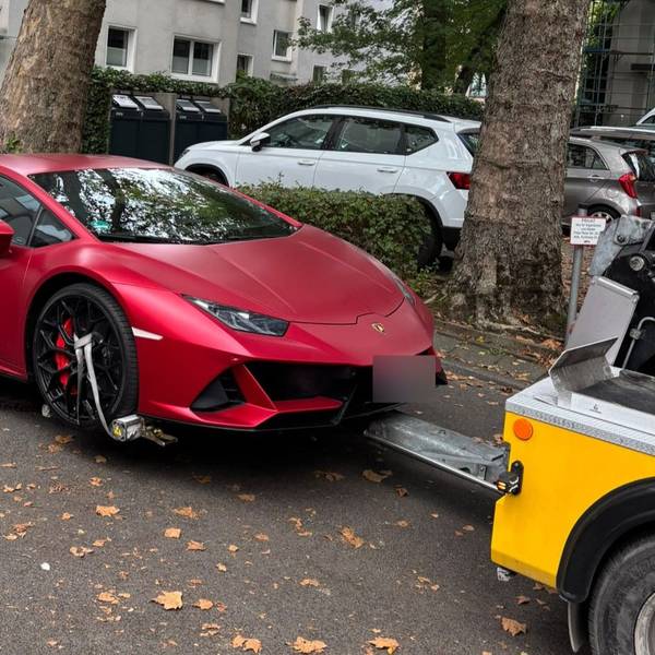 Luxusautos wie dieser Lamborghini, aber auch Bargeld und Schmuck, wurden bei der Razzia in NRW sichergestellt.