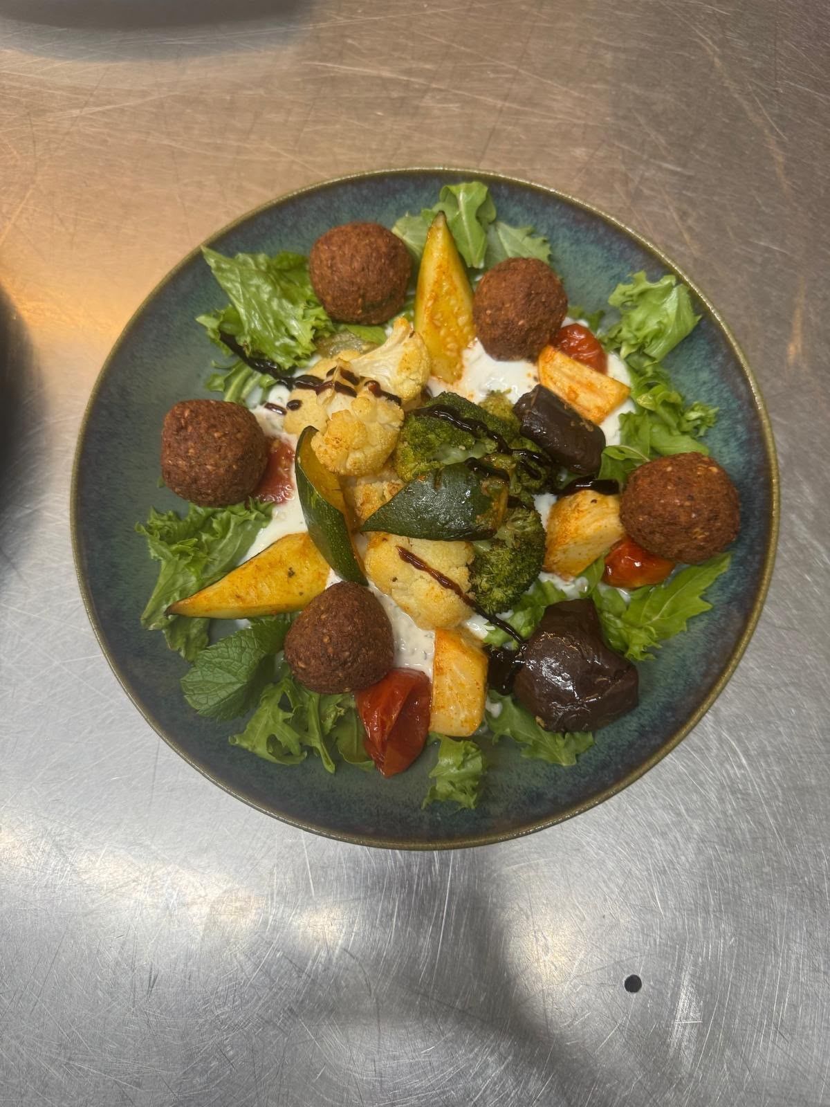 Mezze Levante, eine Vielzahl kleiner Vorspeisen.