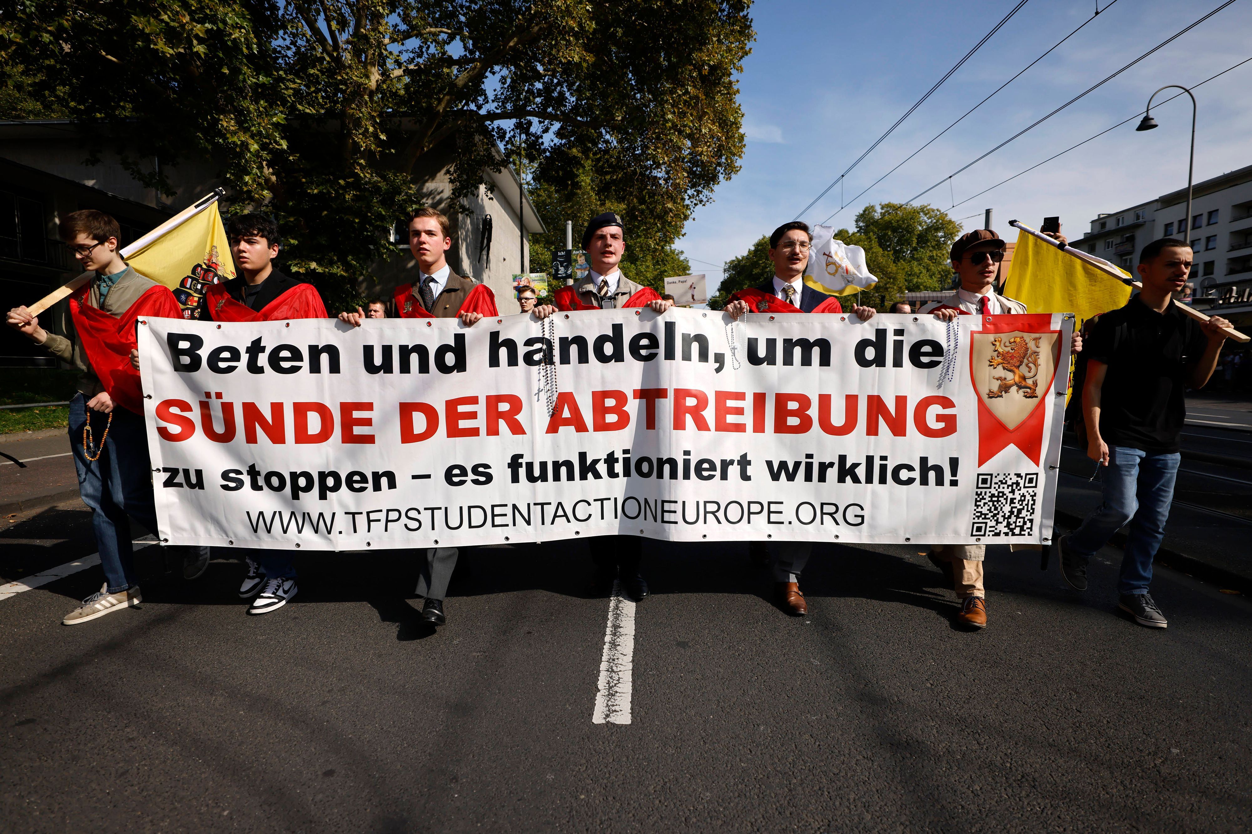 Demonstranten beim „Marsch für das Leben“ 2025 in Köln.