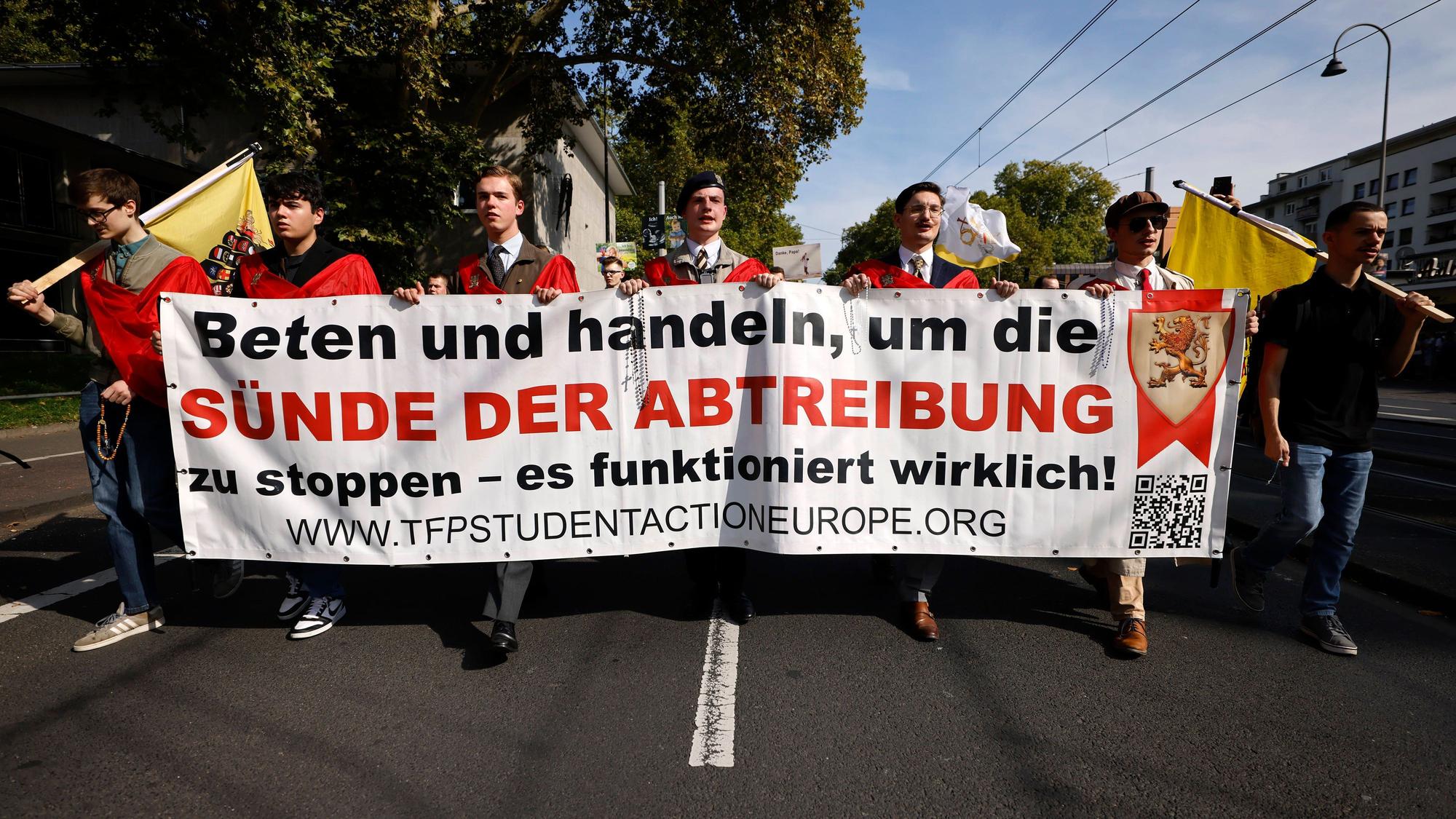 Demonstranten beim „Marsch für das Leben“ 2025 in Köln.