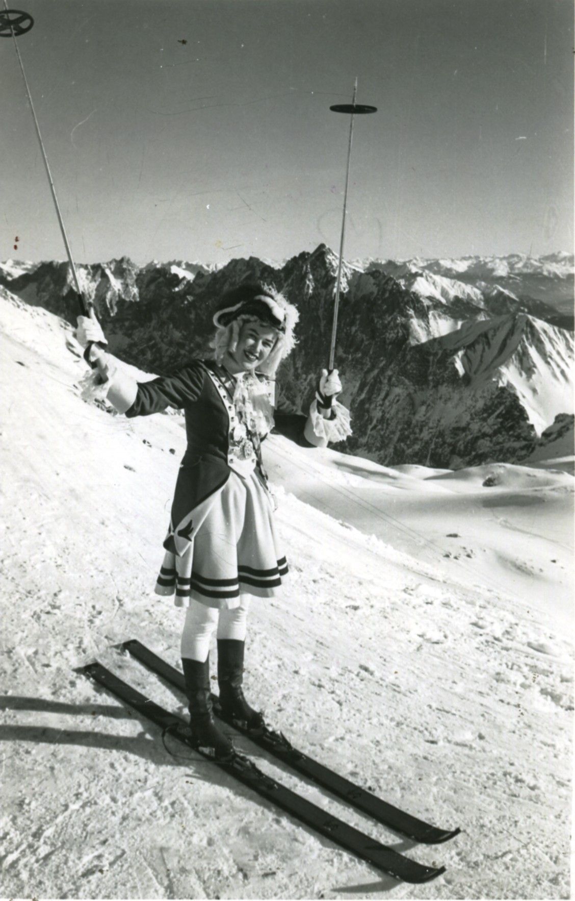Mariechen Steffi Schlechter machte 1955 auch auf Skiern eine gute Figur.