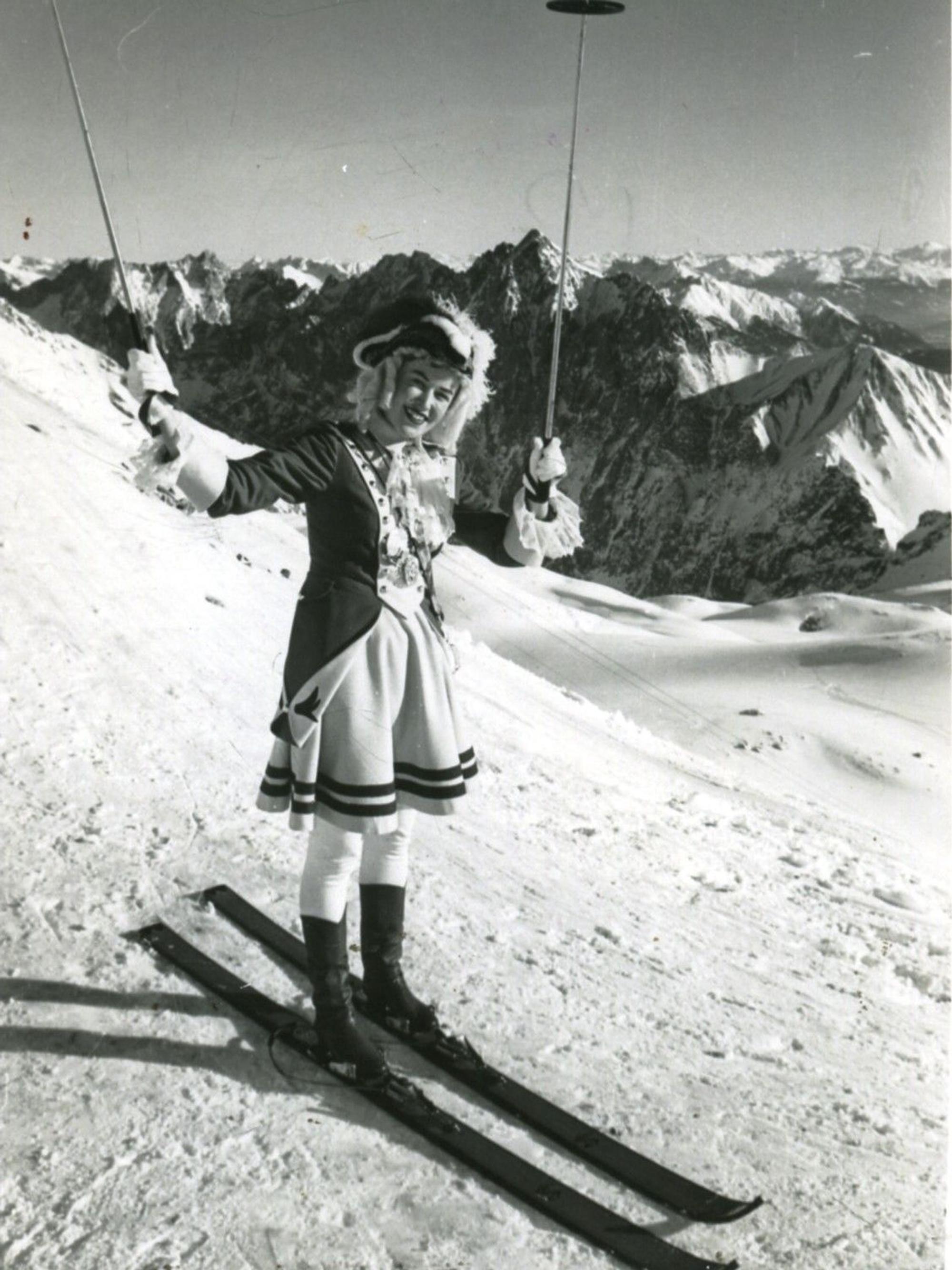 Mariechen Steffi Schlechter machte 1955 auch auf Skiern eine gute Figur.
