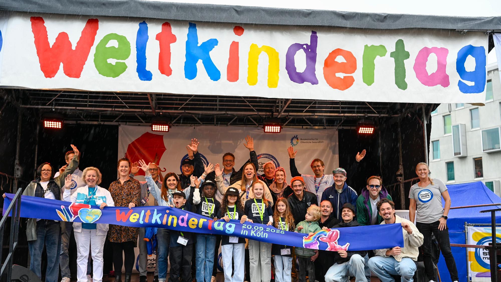 20.09.2026, Köln: Der Weltkindertag wird mit einem großen Familienfest im Rheinauhafen gefeiert. Das Wetter ist leider regnerisch und windig. Foto: Uwe Weiser