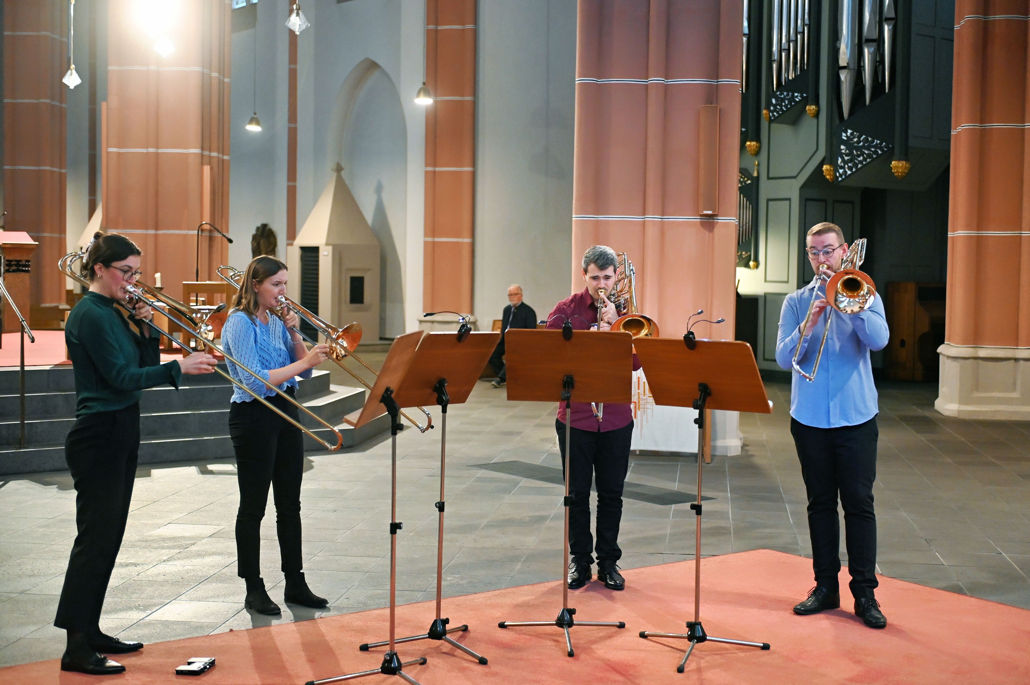 Die Musiker des Essener Posaunenquartetts bei ihrem Auftritt in der Herz-Jesu-Kirche.