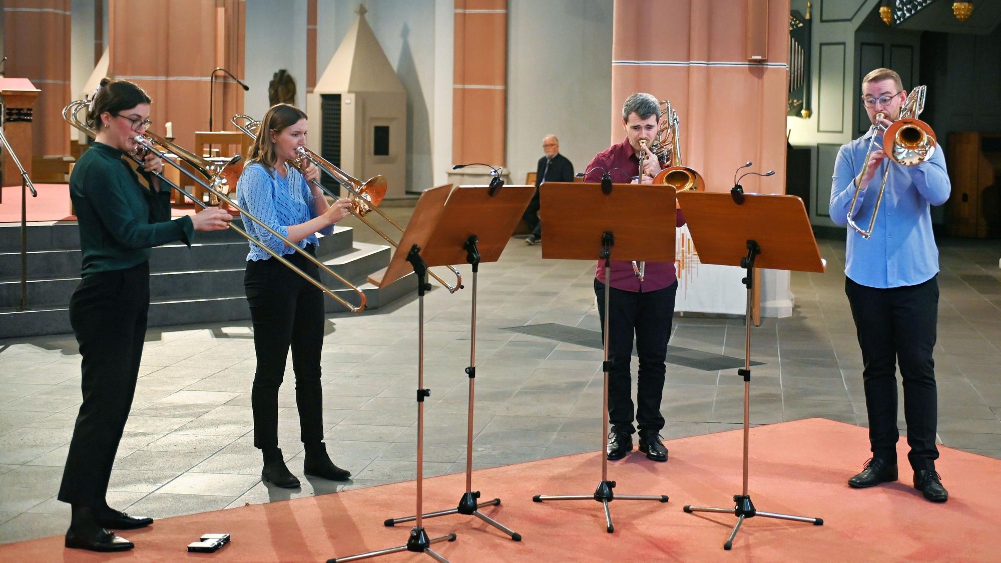Die Musiker des Essener Posaunenquartetts bei ihrem Auftritt in der Herz-Jesu-Kirche.