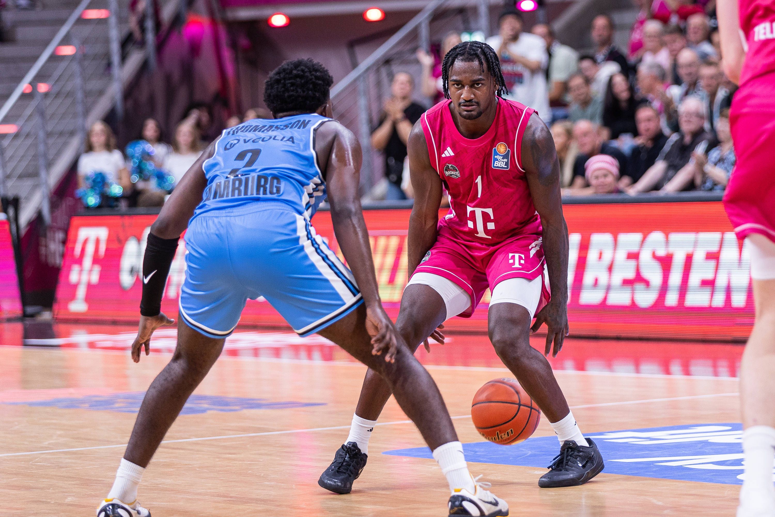 Bonns John-Michael Wright (rechts) war mit 25 Punkten Topscorer des Spiels.