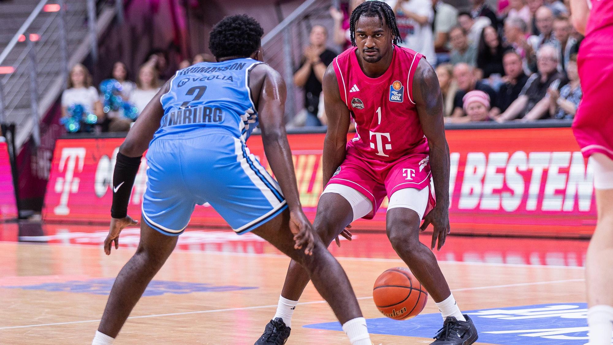 Bonns John-Michael Wright (rechts) war mit 25 Punkten Topscorer des Spiels.