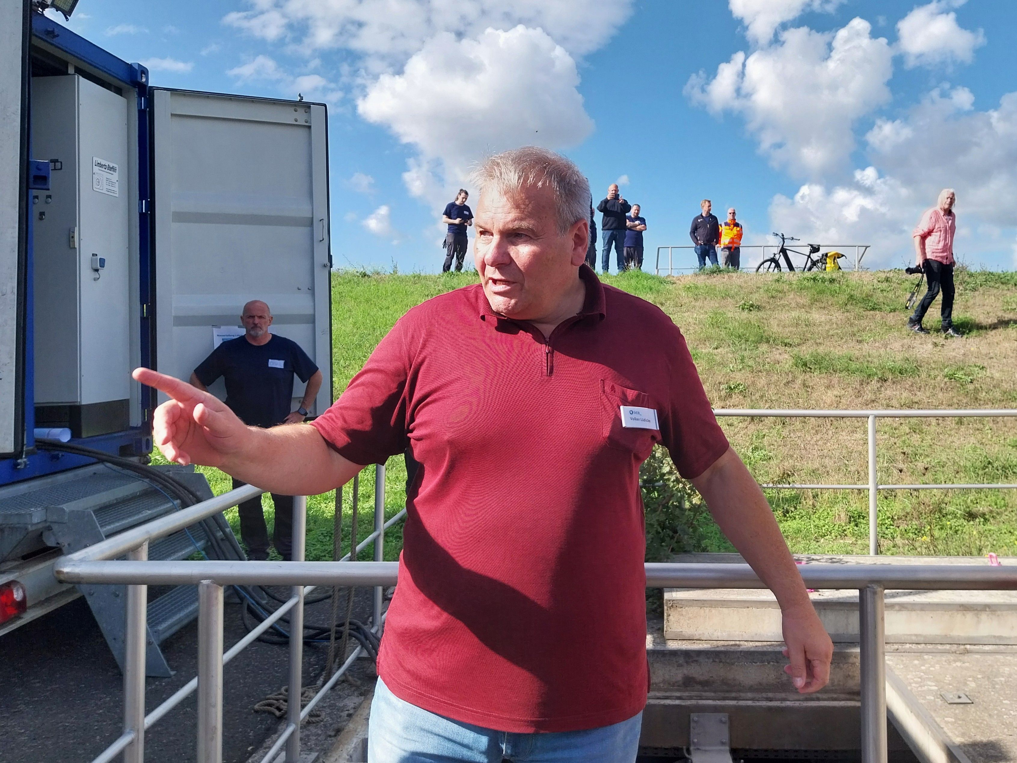 Volker Lüdicke von den Stadtentwässerungsbetrieben Köln kennt sich mit der Dynamik von Hochwassern aus.