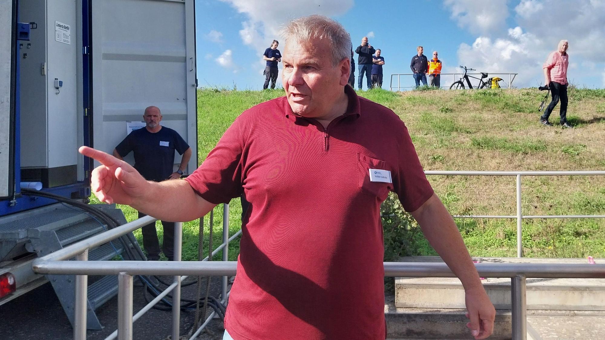 Volker Lüdicke von den Stadtentwässerungsbetrieben Köln kennt sich mit der Dynamik von Hochwassern aus.