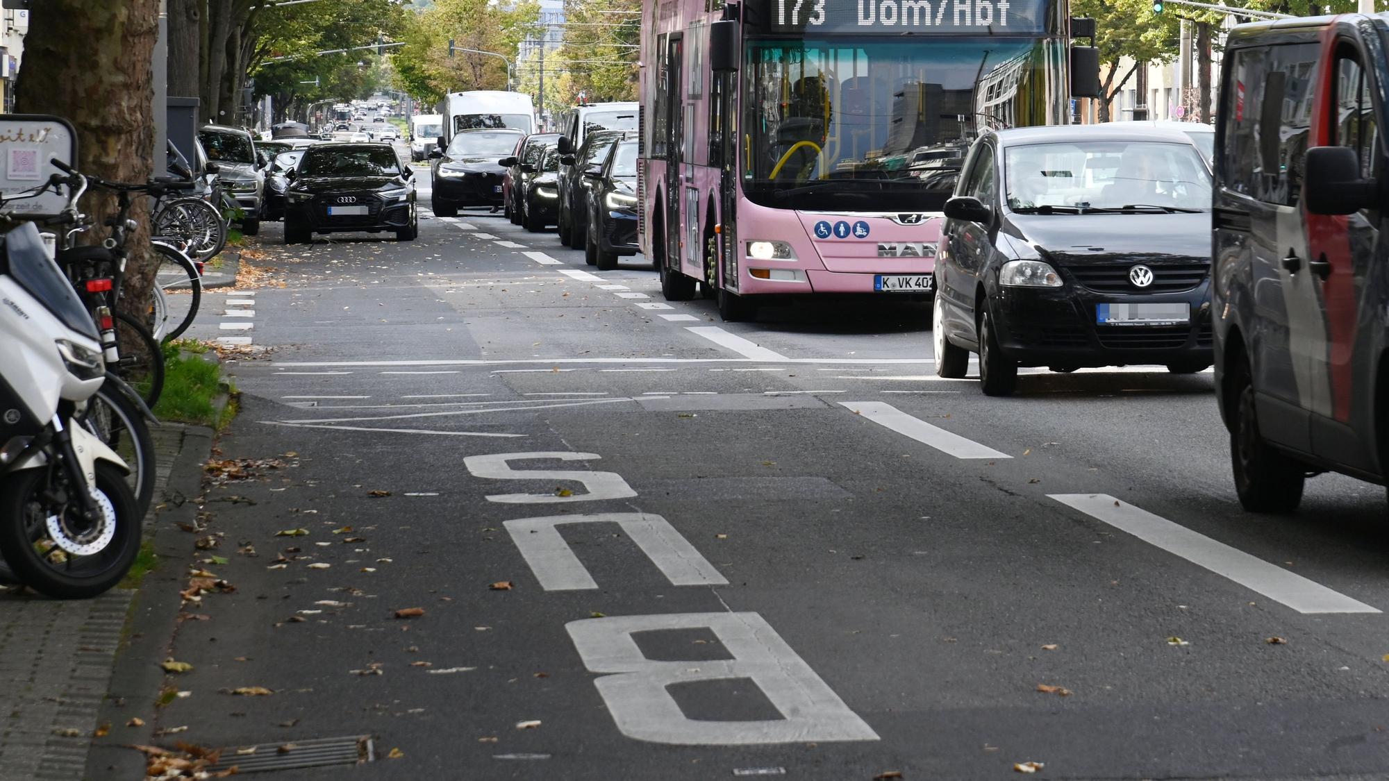 Die Expressbuslinien auf der Aachener Straße werden weitgehend eingestellt.