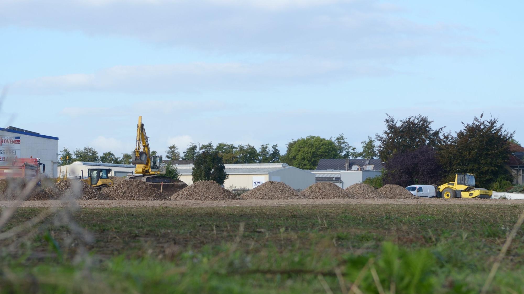 Ein Logistikunternehmen will im Gewerbegebiet Grondahlsmühle in Euskirchen-Kuchenheim einen temporären Parkplatz für Lieferfahrzeuge anlegen.
