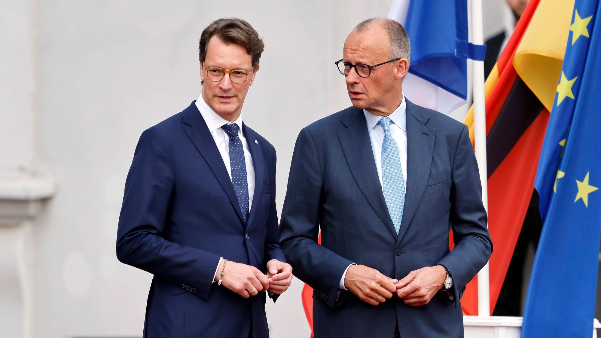 NRW-Ministerpräsident Hendrik Wüst (51) und Bundeskanzler Friedrich Merz (70, beide CDU) pflegen einen professionellen Umgang miteinander.