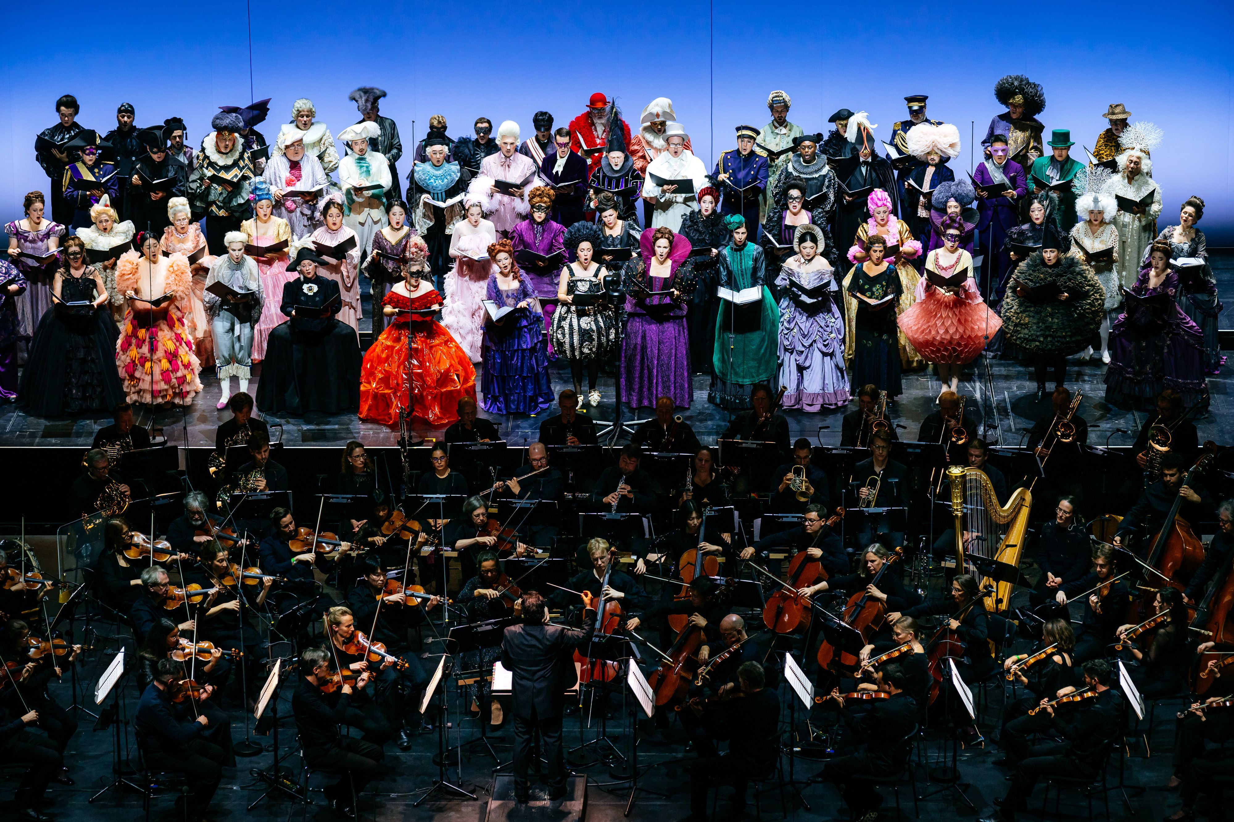 Neustartkonzert mit dem Ensemble der Oper, dem Opernchor, der Band „Kasalla“ und dem Gürzenich-Orchester beim Eröffnungsfest der Bühnen am Sonntag
