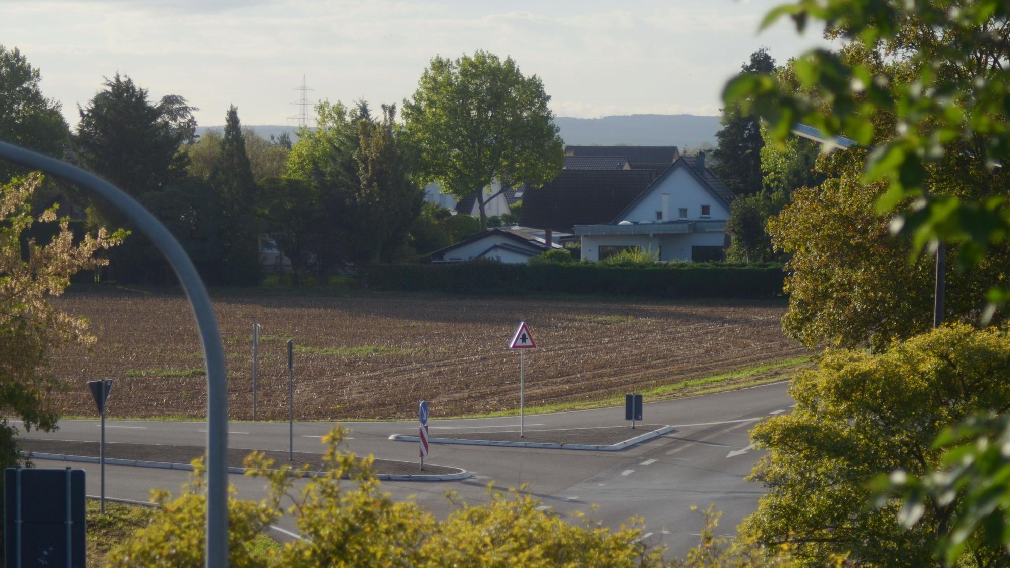 Die Stadt Euskirchen will im zweiten Anlauf die Voraussetzungen schaffen für die Ansiedlung eines Supermarktes am Ortsrand von Kleinbüllesheim.