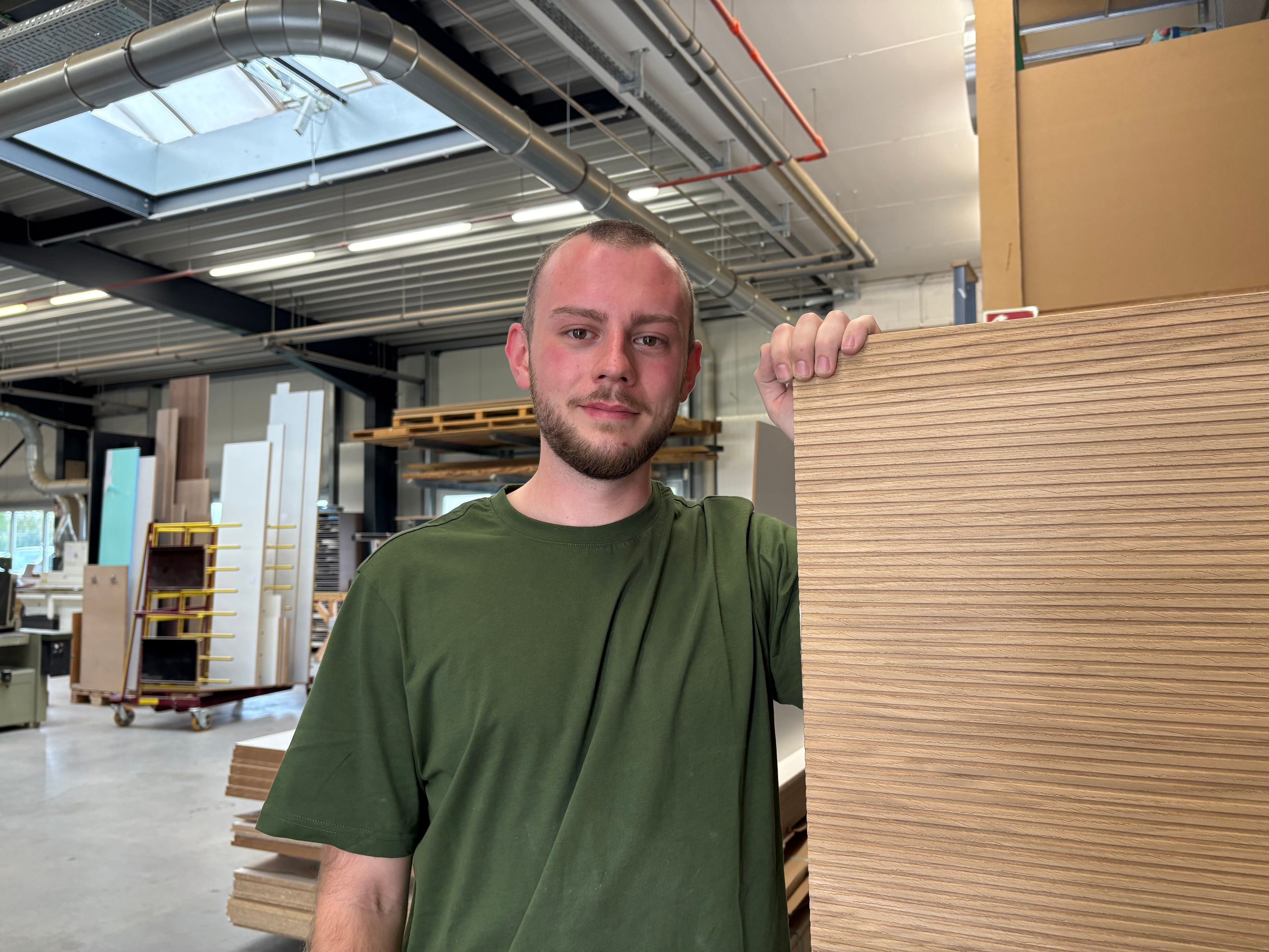 Schon jetzt führt Louis ein Notizbuch, in dem er genau plant, wie er später eine eigene Werkstatt führen will.