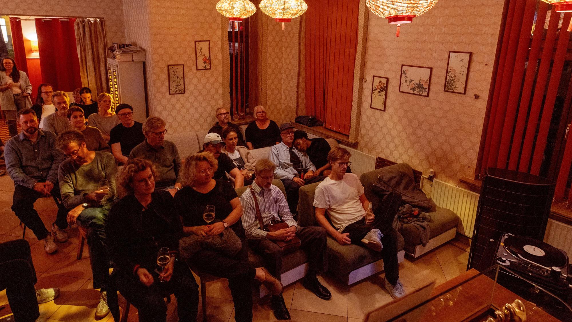 "Slow Listening“-Abend in Café Franck in Neuehrenfeld