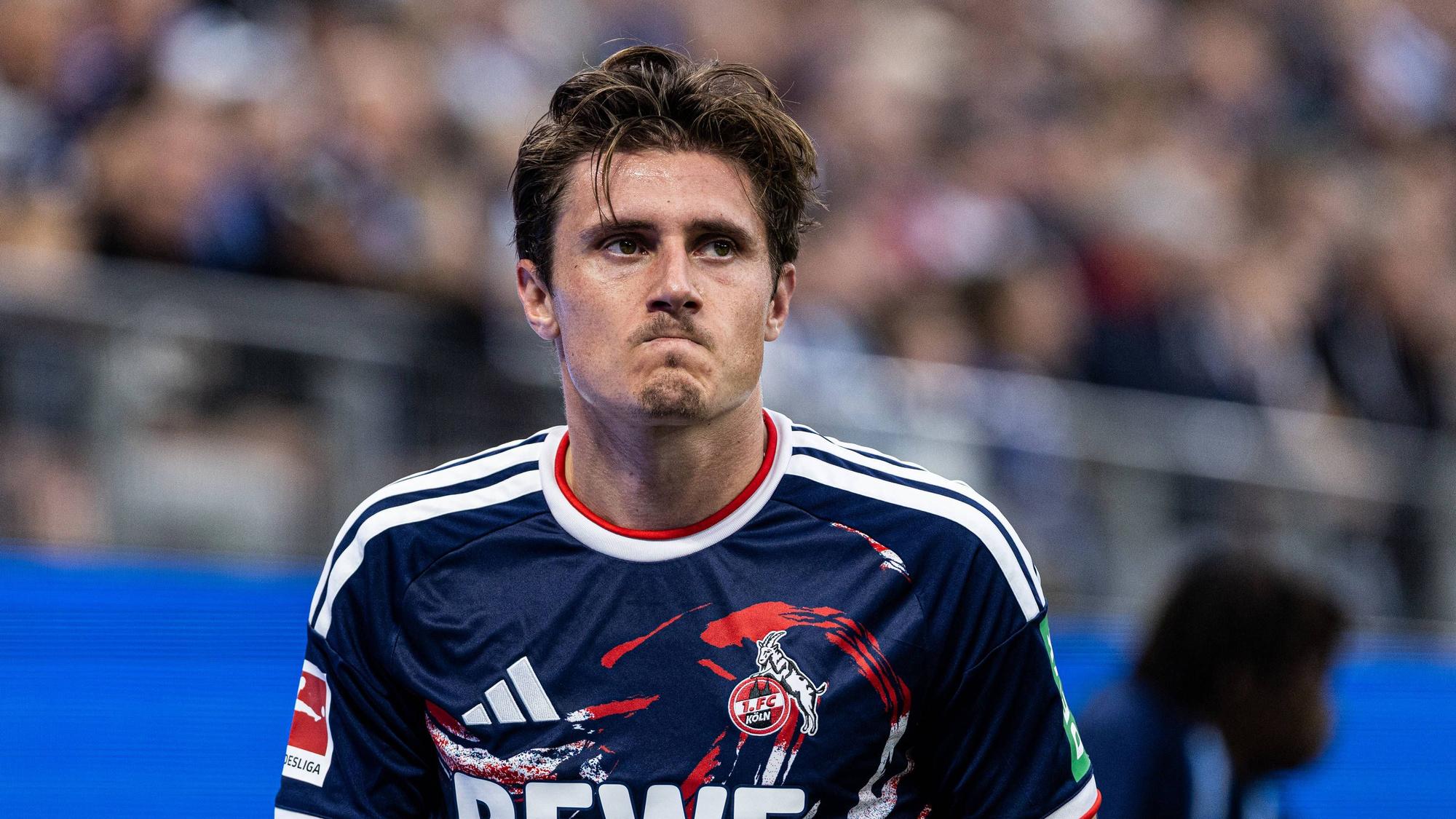 1. Fußball Bundesliga: Hamburger SV - 1. FC Köln 19.09.2026 Alessio Castro-Montes 1. FC Köln, 17 verlässt traurig Spielfeld. 1. Fußball Bundesliga 4. Spieltag: Hamburger SV - 1. FC Köln Volksparkstadion, Hamburg 19.09.2026 DFL regulations prohibit any use of photographs as image sequences and/or quasi video. *** 1 German Bundesliga: Hamburger SV 1, FC Köln 1, September 19, 2026. Alessio Castro Montes FC Köln, 17 leaves the field looking sad. 1 German Bundesliga, Matchday 4: Hamburger SV 1, FC Köln, Volksparkstadion, Hamburg, September 19, 2026 DFL regulations prohibit any use of photographs as image sequences and/or quasi-video Copyright: xBEAUTIFULxSPORTS/Buriakovx