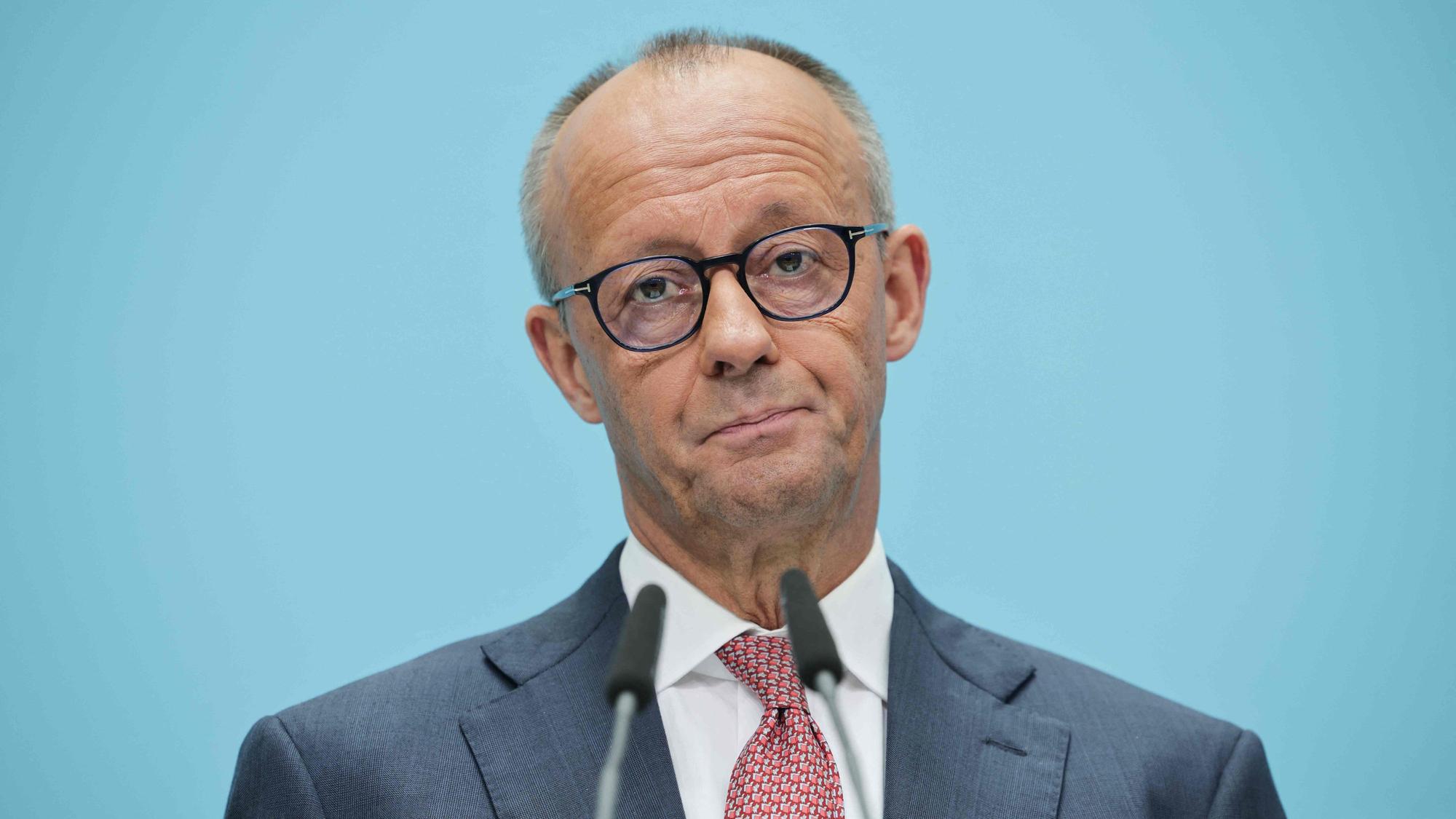 Bundeskanzler Friedrich Merz (CDU) am Montag bei seiner Pressekonferenz in Berlin. (Archivbild)