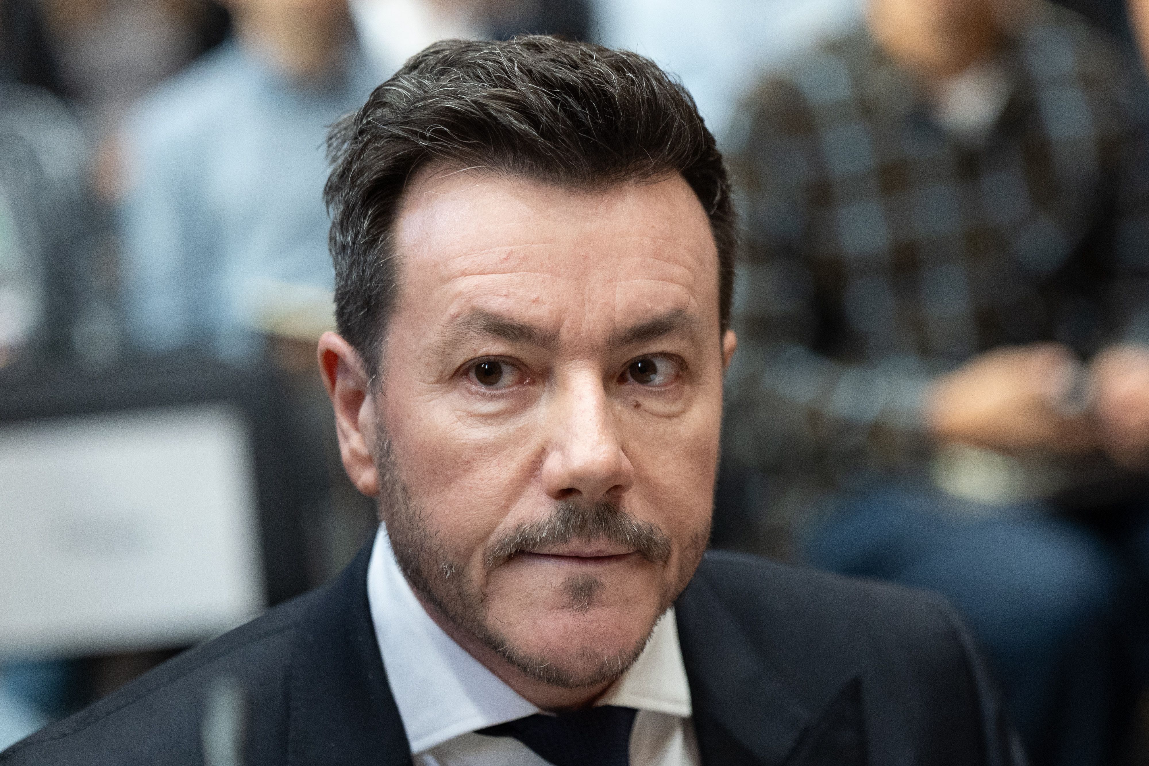 Der Angeklagte Rene Benko, Gründer des Immobilien- und Handelsimperiums Signa, aufgenommen während der Wiederaufnahme des Prozesses gegen ihn wegen des Vorwurfs der betrügerischen Insolvenz im Zusammenhang mit einer Mietvorauszahlung am Landesgericht in Innsbruck.