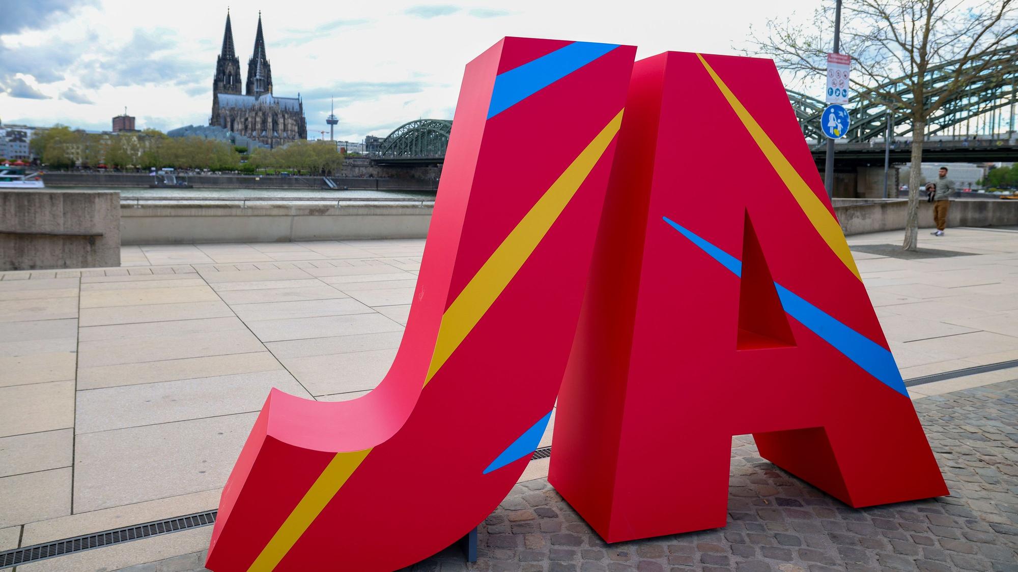 Der Schriftzug „JA“ mit dem Kölner Dom im Hintergrund. Am Samstag fällt die Entscheidung, ob Köln-Rhein-Ruhr deutscher Olympia-Bewerber wird.