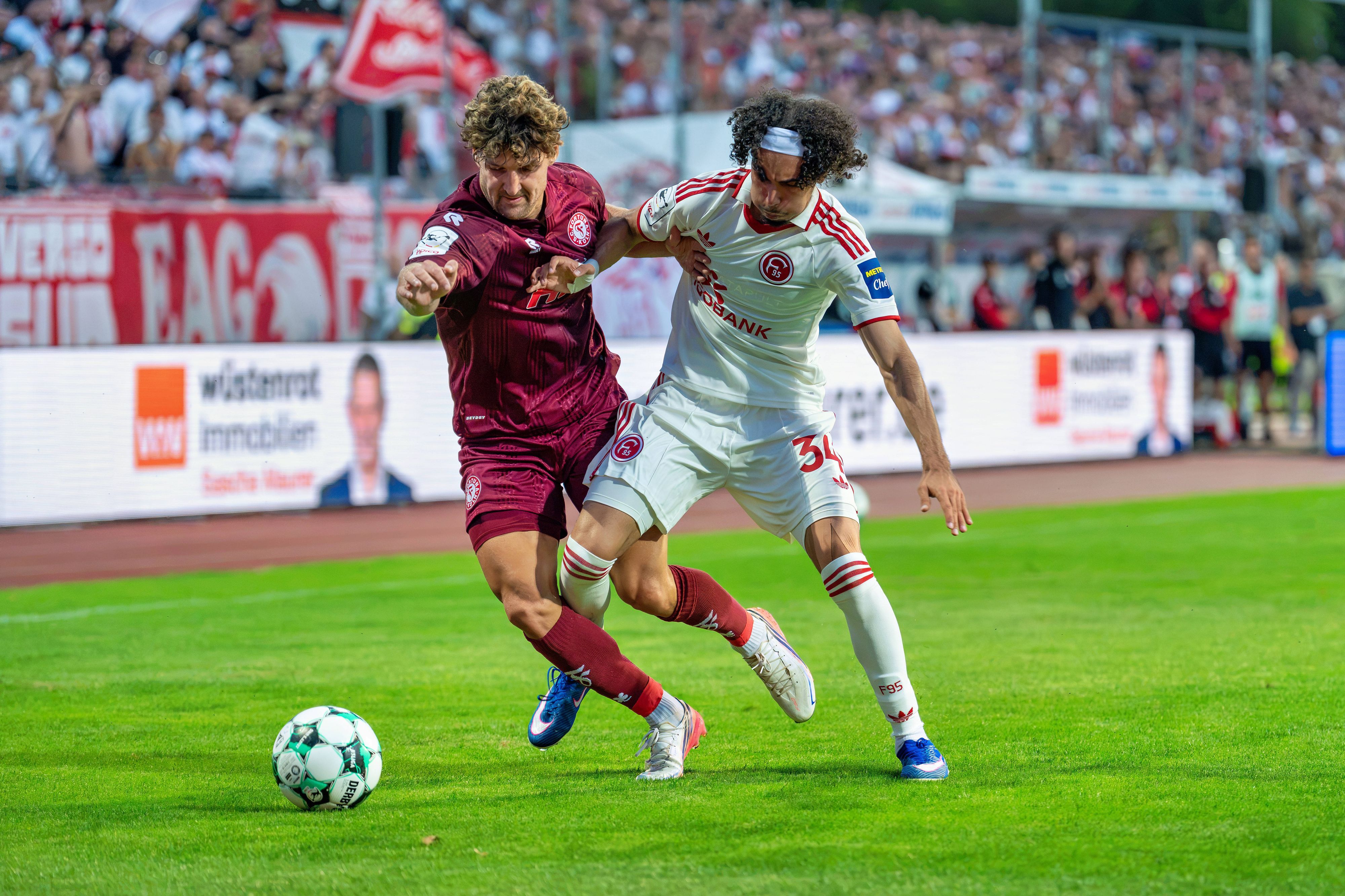 Fortuna Kölns Angreifer Enzo Wirtz im Spiel gegen Fortuna Düsseldorf.