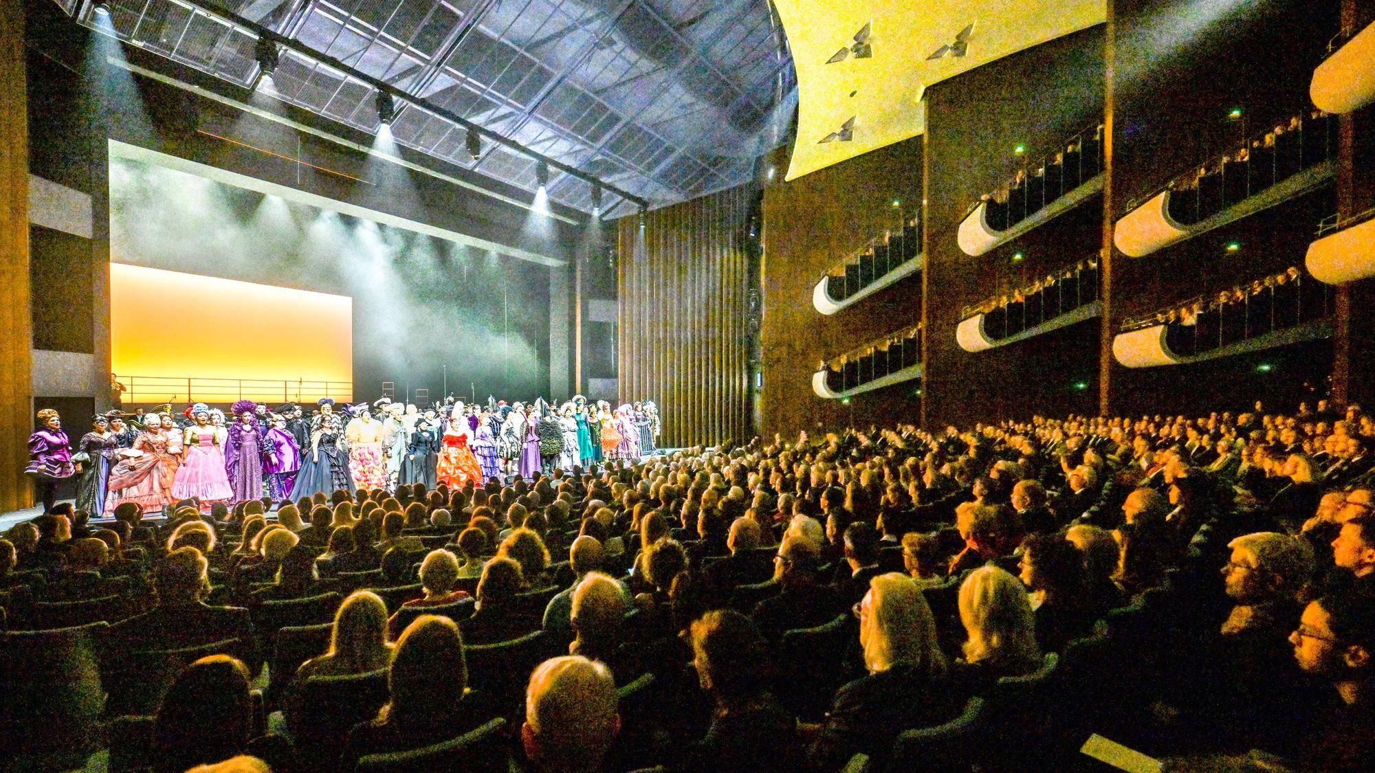24.09.2026, Köln: Festakt zur Wiedereröffnung der Kölner Oper und des Schauspielhauses. Das Schauspiel Köln feiert das Ende der Sanierung der Kölner Bühnen, welche 14 Jahre gedauert und über 1,5 Milliarden Euro gekostet hat. Foto: Uwe Weiser