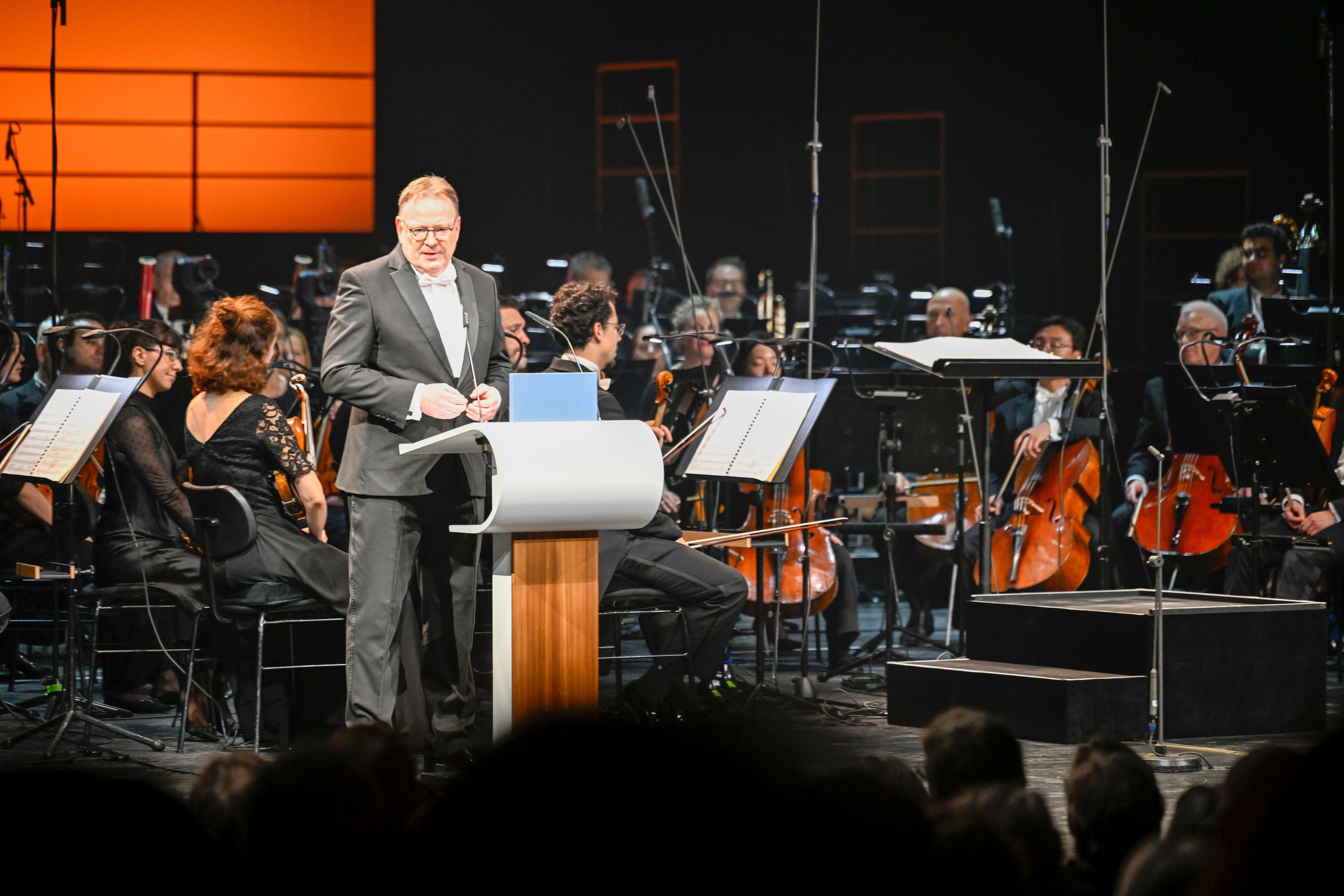 Oberbürgermeister Torsten Burmester in der Kölner Oper am Donnerstagabend.