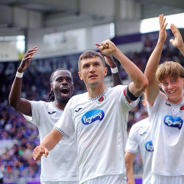 Jubel nach dem 0:2: Yannick Tonye Köln, v.l. , Christoph Greger Köln und Torschütze Tim Kloss Köln Fußball 3.Liga 2025/26 FC Erzgebirge Aue - Viktoria Köln 0:3 am 13.9.2025 Erzgebirge Aue - Viktoria Köln *** Cheering after the 0 2 Yannick Tonye Cologne, f l , Christoph Greger Cologne and scorer Tim Kloss Cologne Football 3 League 2025 26 FC Erzgebirge Aue Viktoria Cologne 0 3 on 13 9 2025 Erzgebirge Aue Viktoria Cologne