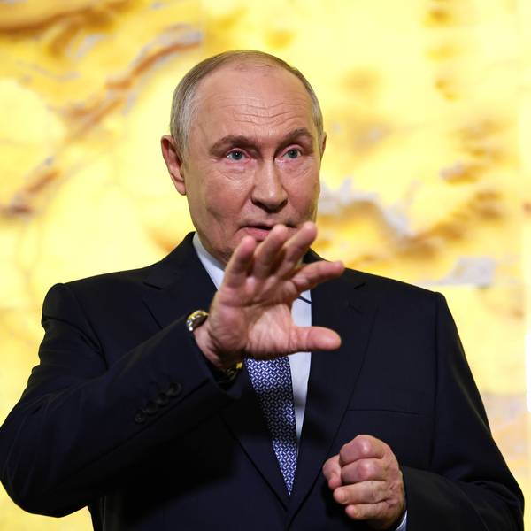 Kremlchef Wladimir Putin im Gespräch mit Reportern am Freitag (25. September) in St. Petersburg.