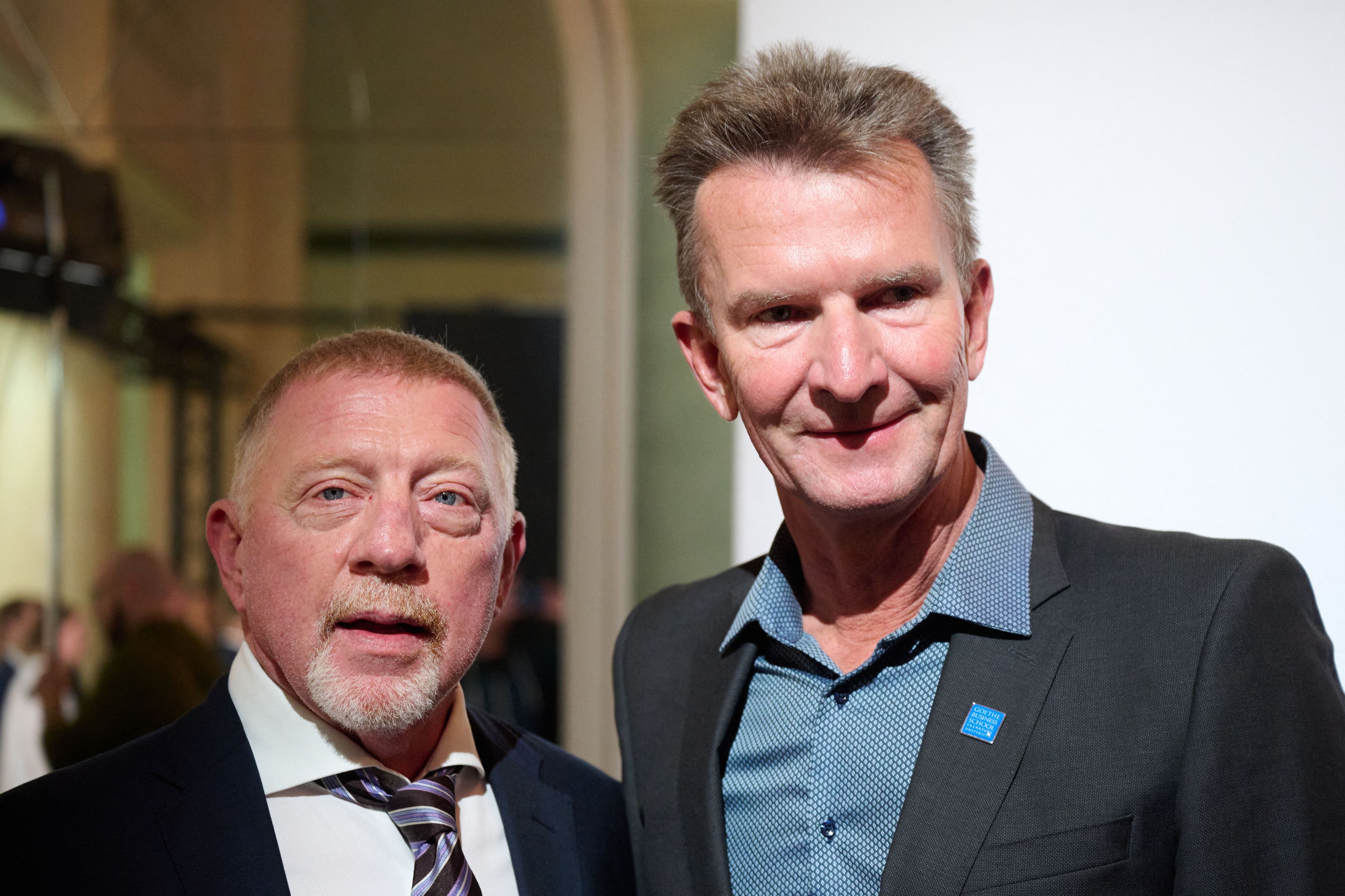 Boris Becker (l.), ehemaliger Tennisspieler und Tennistrainer, und Michael Groß, ehemaliger Schwimm-Olympiasieger, nehmen an der außerordentlichen DOSB-Mitgliederversammlung teil.
