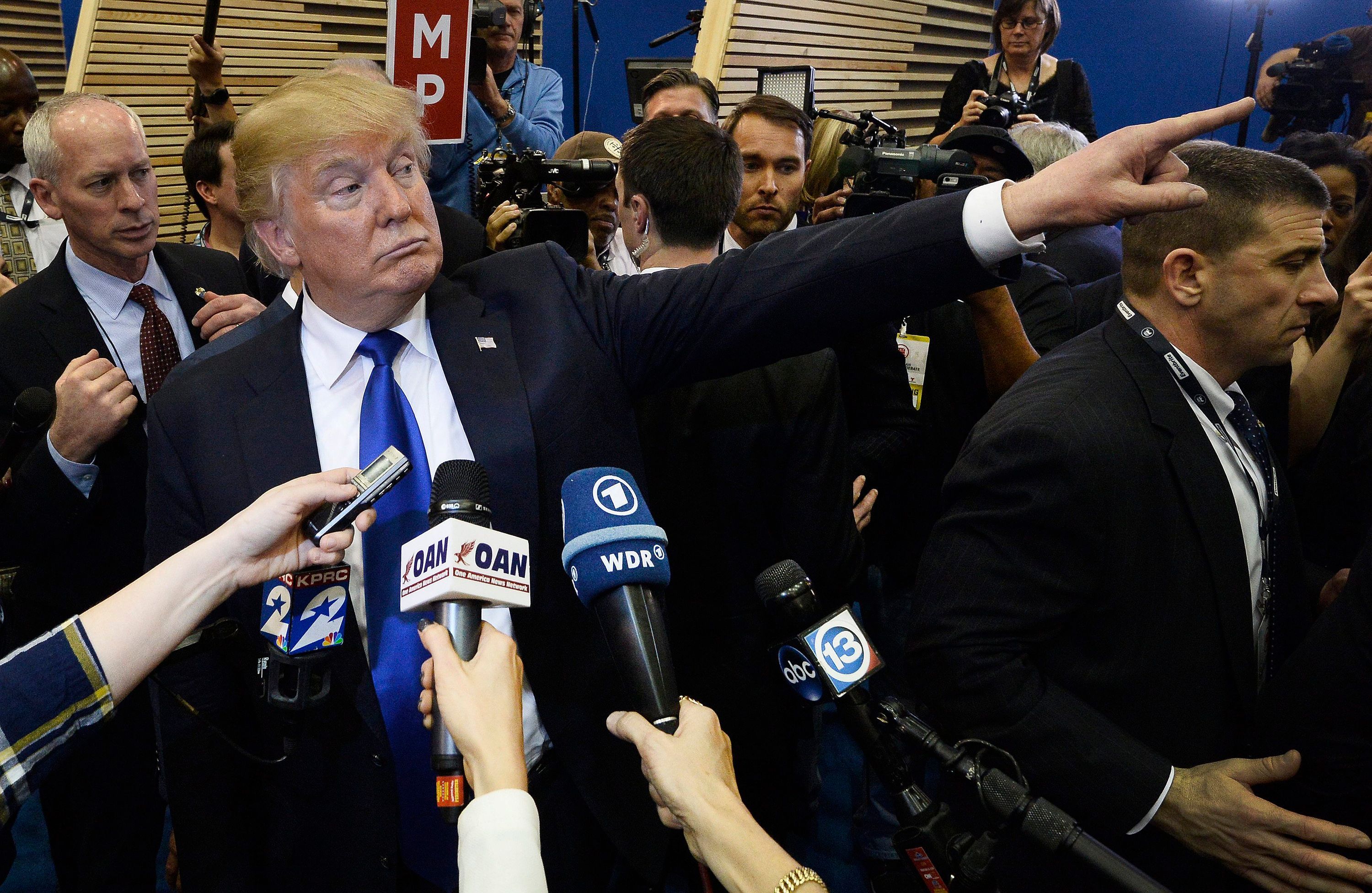 US-Präsident Donald Trump hält sich nicht an die Entscheidung eines US-Richters und sperrt CNN weiterhin aus.