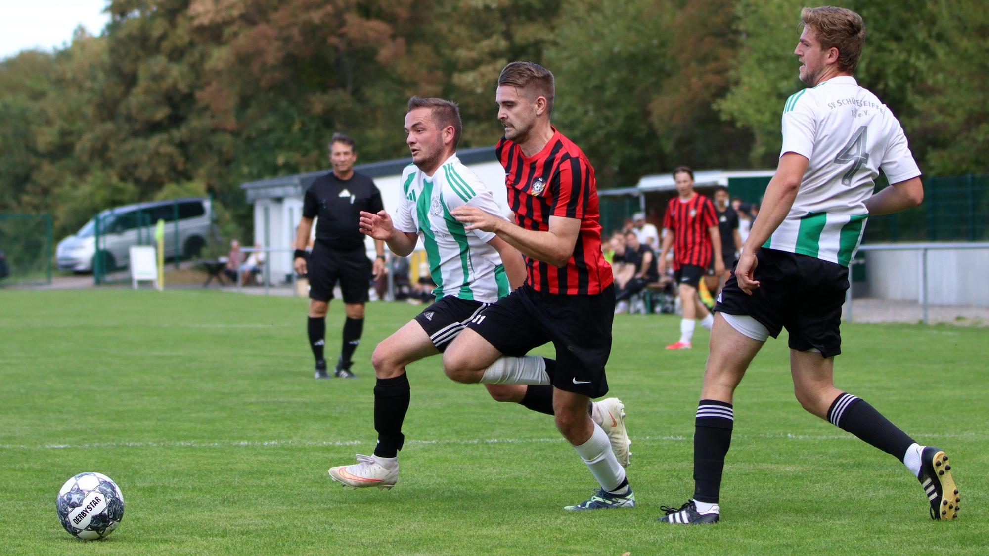 Paul Doppelfeld im Laufduell mit Niklas Kirch.