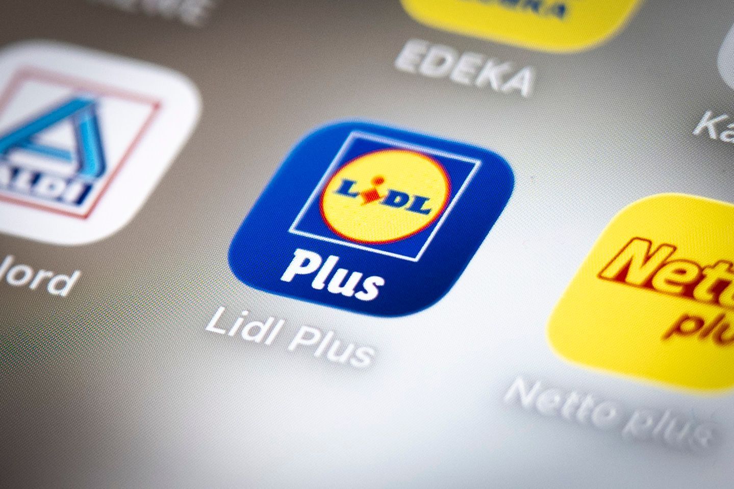 Die Lidl Plus App ist auf einem Smartphone zu sehen.