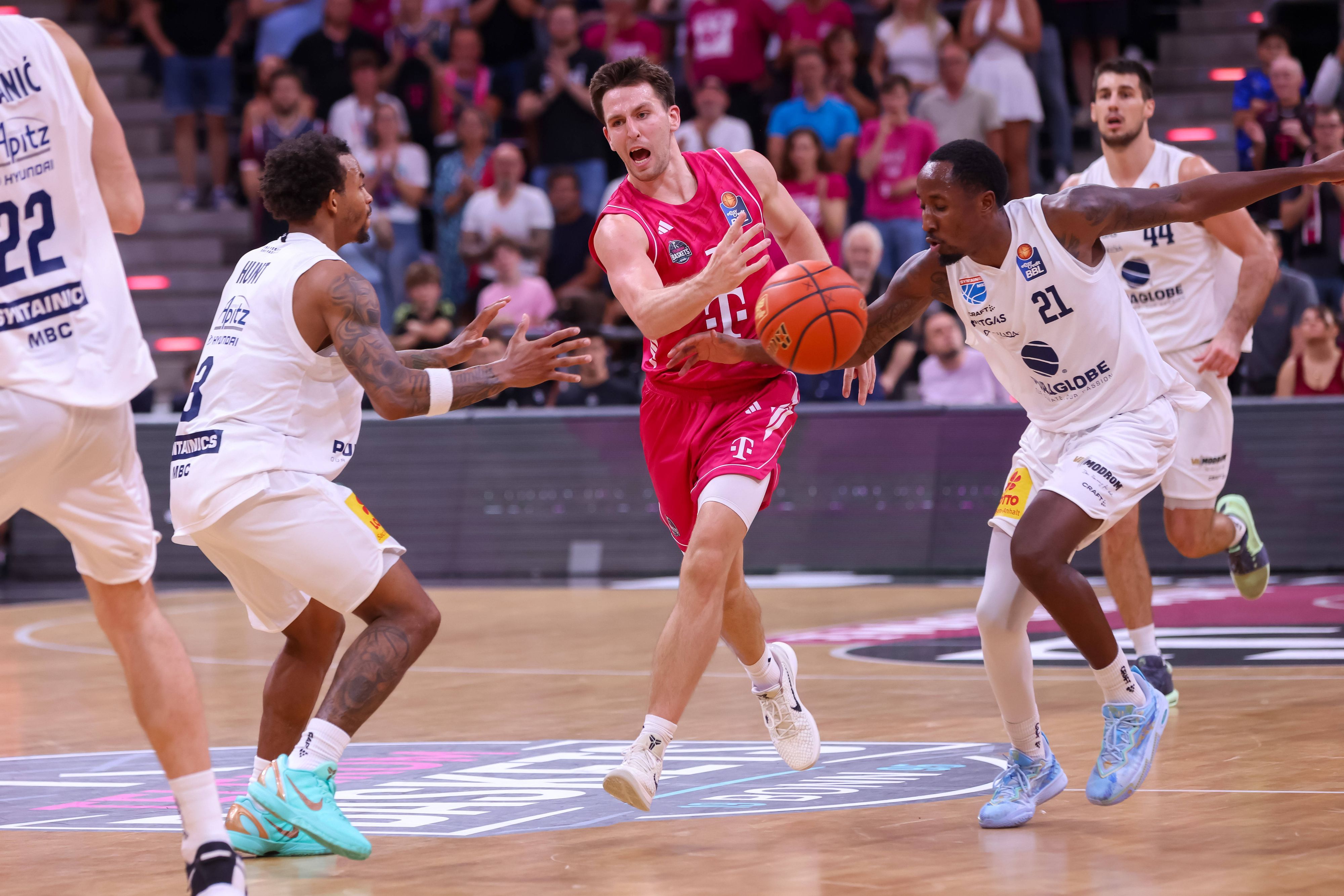 Bonns Point Guard Grayson Murphy (Mitte) steht derzeit gut 21 Minuten pro Partie auf dem Feld – vier Minuten weniger als vergangene Saison.
