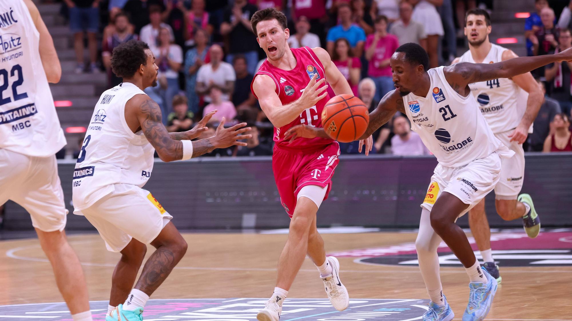 Bonns Point Guard Grayson Murphy (Mitte) steht derzeit gut 21 Minuten pro Partie auf dem Feld – vier Minuten weniger als vergangene Saison.