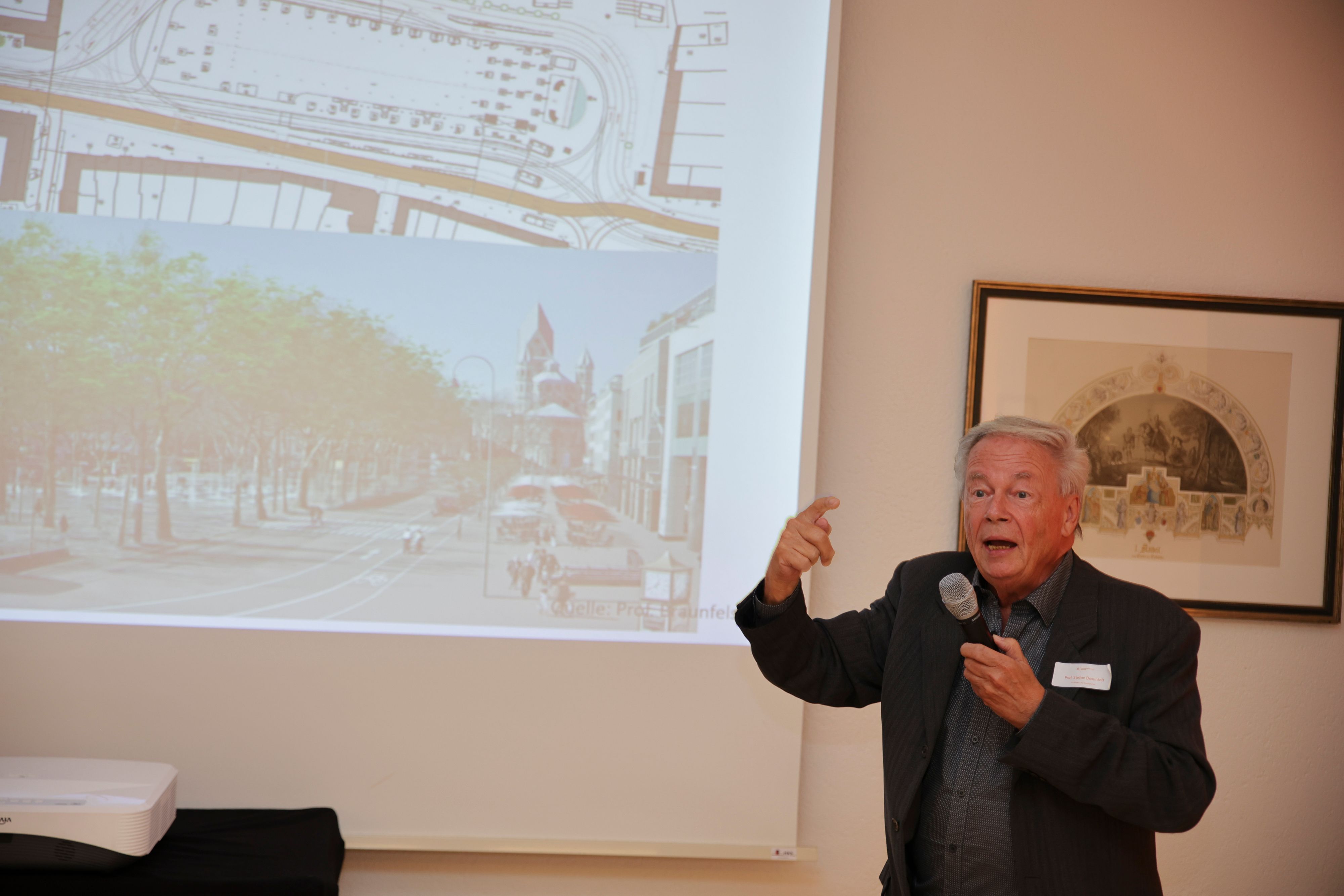 Architekt Stephan Braunfels stellt sein Konzept für den Neumarkt vor.