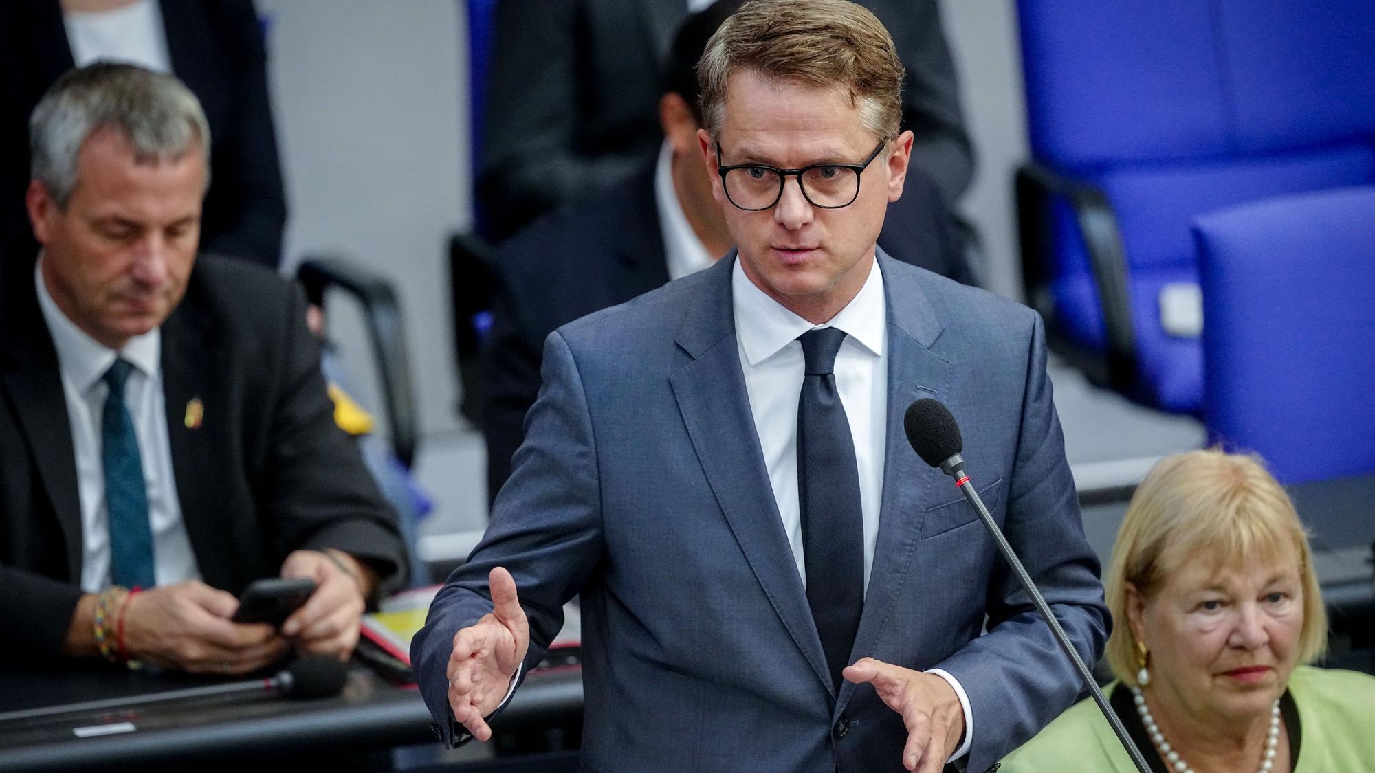Carsten Linnemann (CDU), Bundesminister für Gesundheit, hat die geplante Pflegereform verteidigt. (Archivbild)
