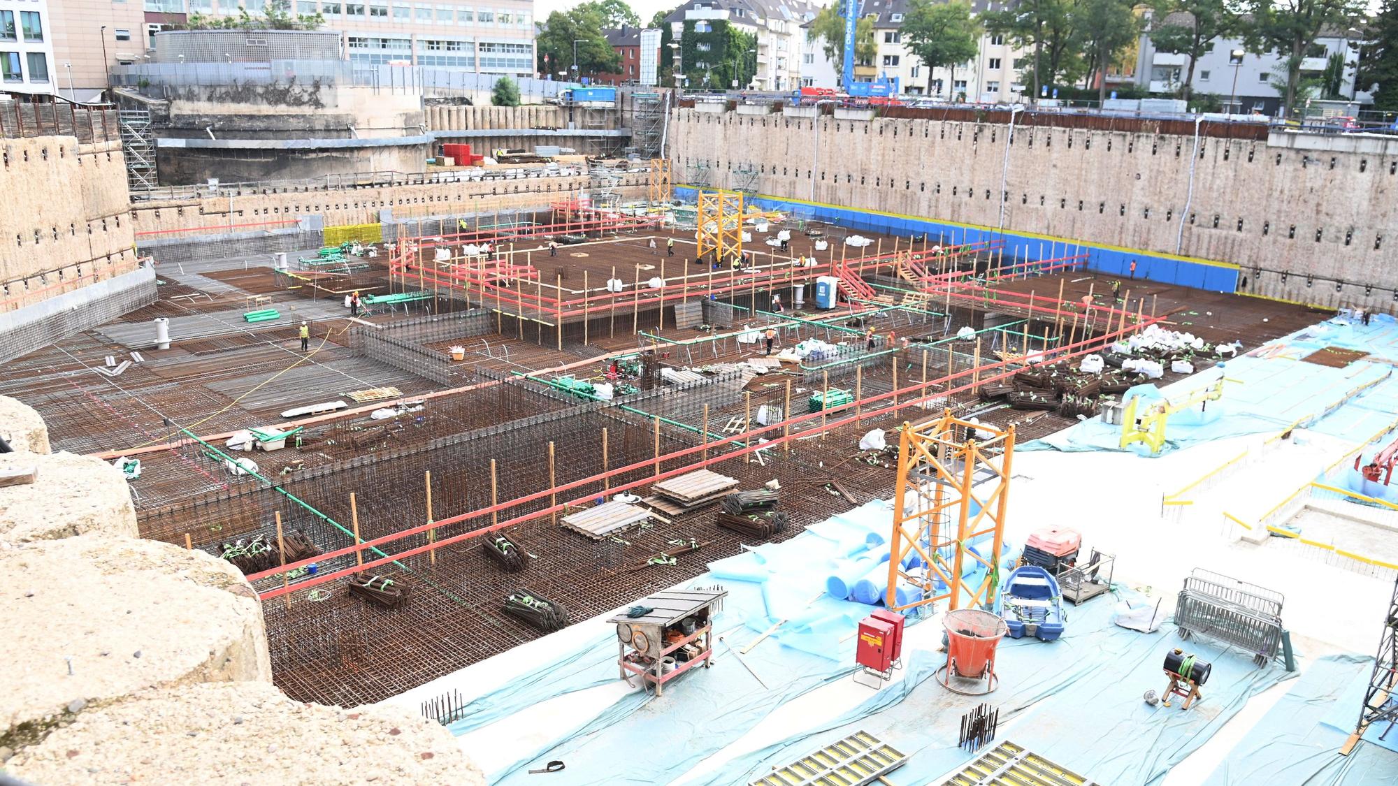 30.09.2026 Köln. Die Uniklinik Köln feiert die Grundsteinlegung für das Centrum für Familiengesundheit (CEFAM). Das Projekt ist mit rund 63.000 Quadratmetern Bruttogeschossfläche das größte Neubauvorhaben der Uniklinik Köln seit 1962. Foto: Alexander Schwaiger
