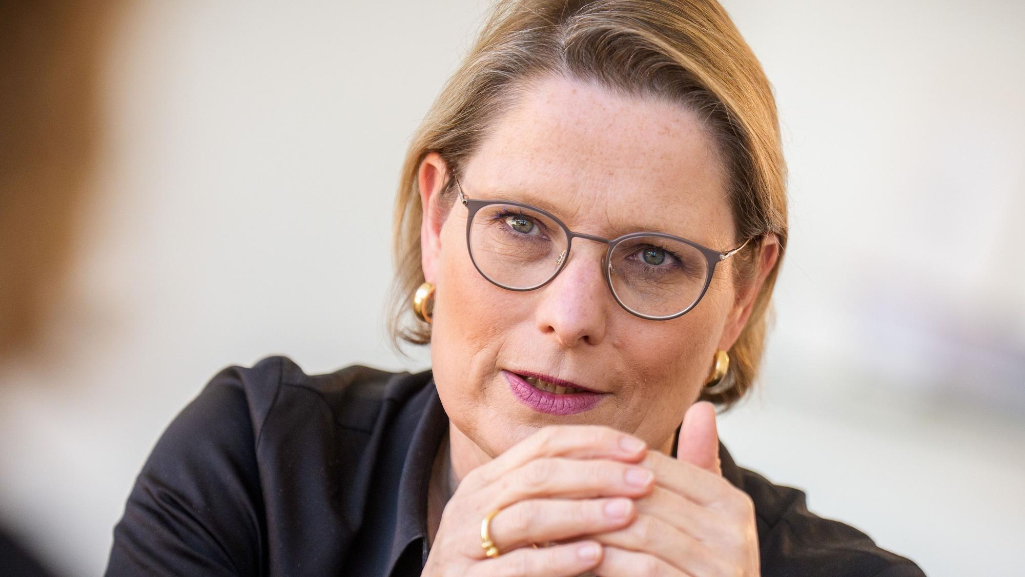Erlässt neue Verordnung zu Fluggastrechten: Bundesjustizministerin Stefanie Hubig (SPD)