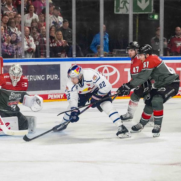 Spielszene im DEL-Duell Kölner Haie - Red Bull München.
