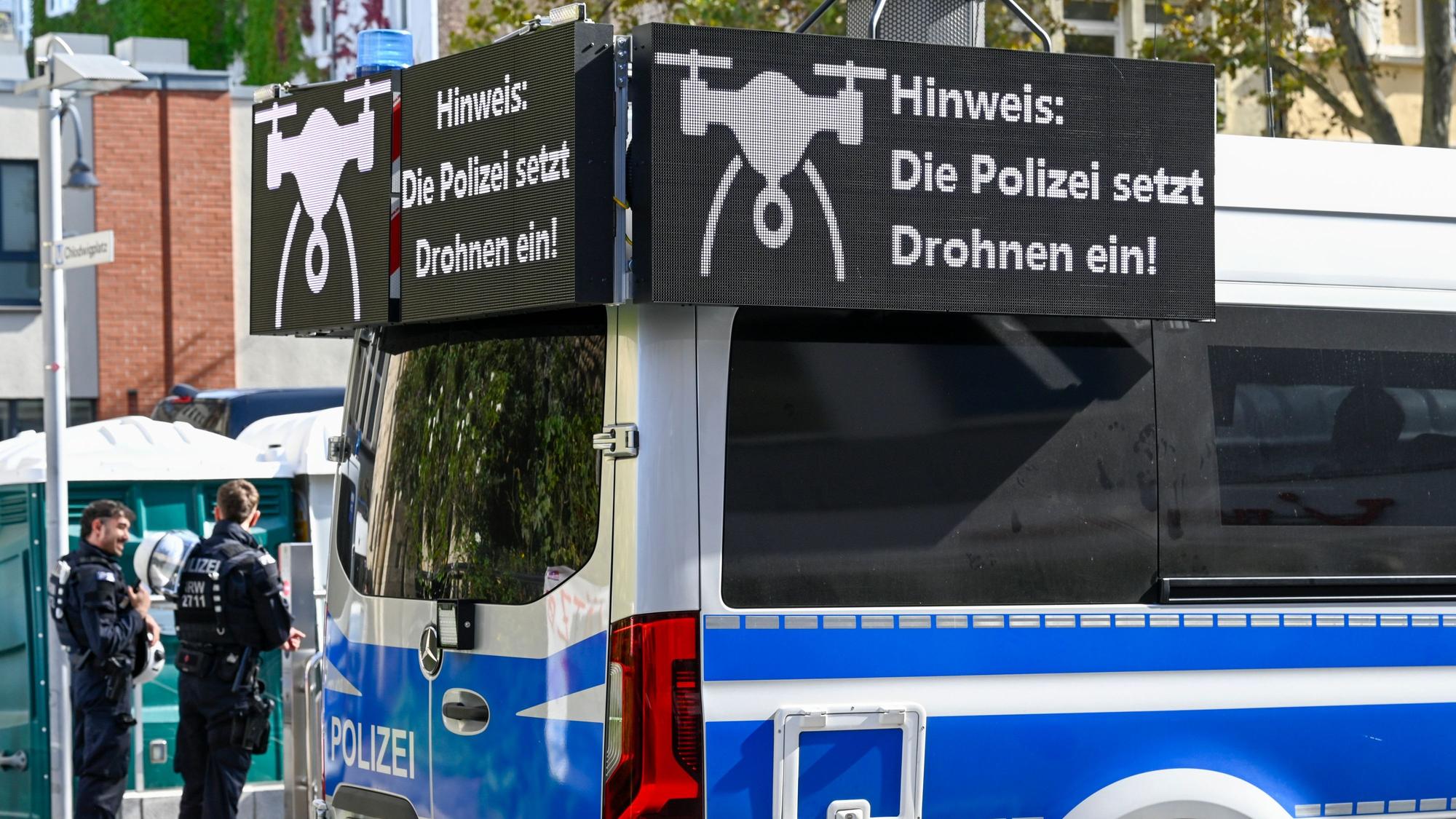 Die Polizei mit dem Hinweis auf den Einsatz von Drohnen.