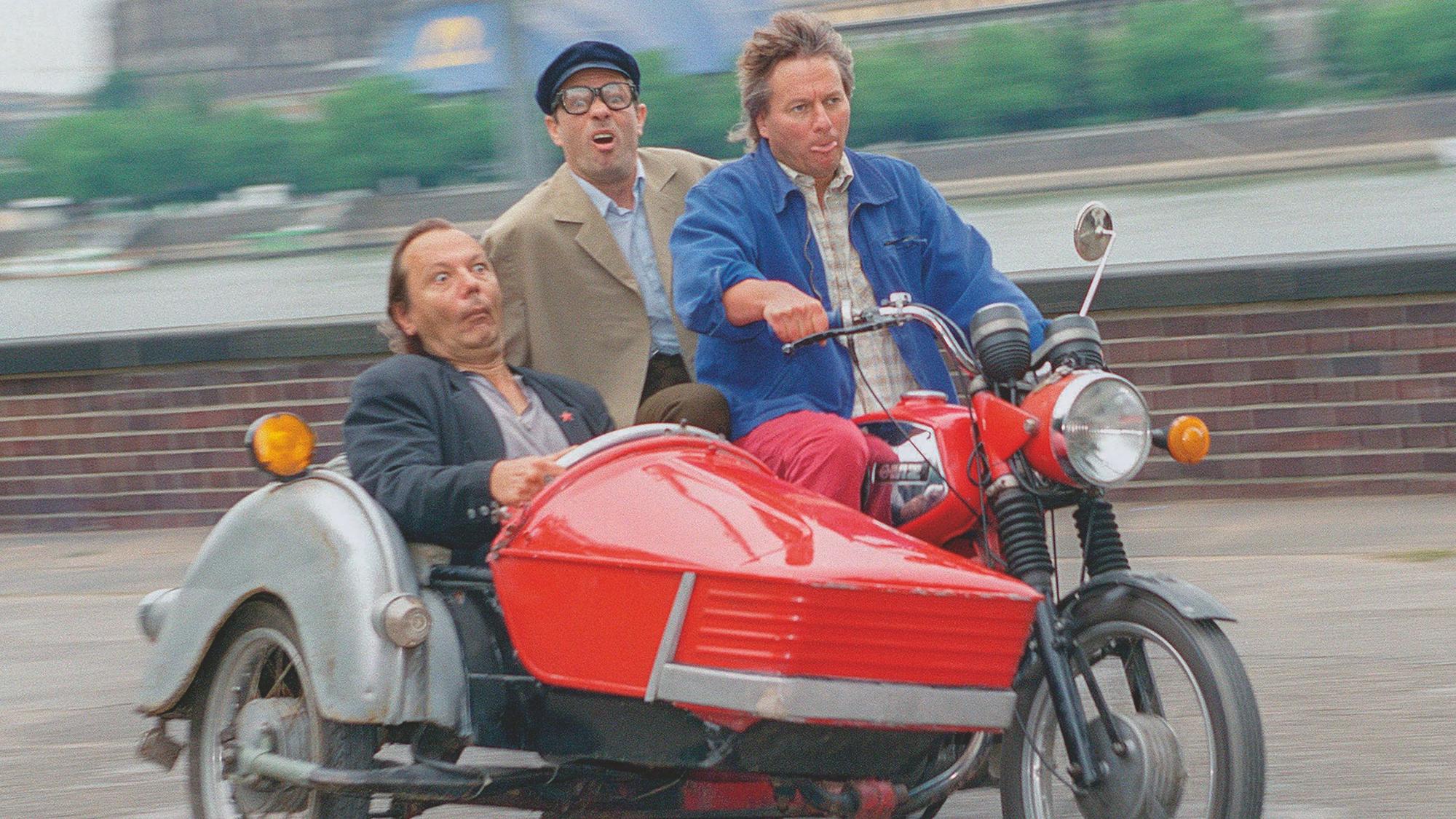 Jürgen Becker (vorne) hat schon früher gerne Gas gegeben. Mit Herbert Knebel (Mitte) und Wilfried Schmickler.