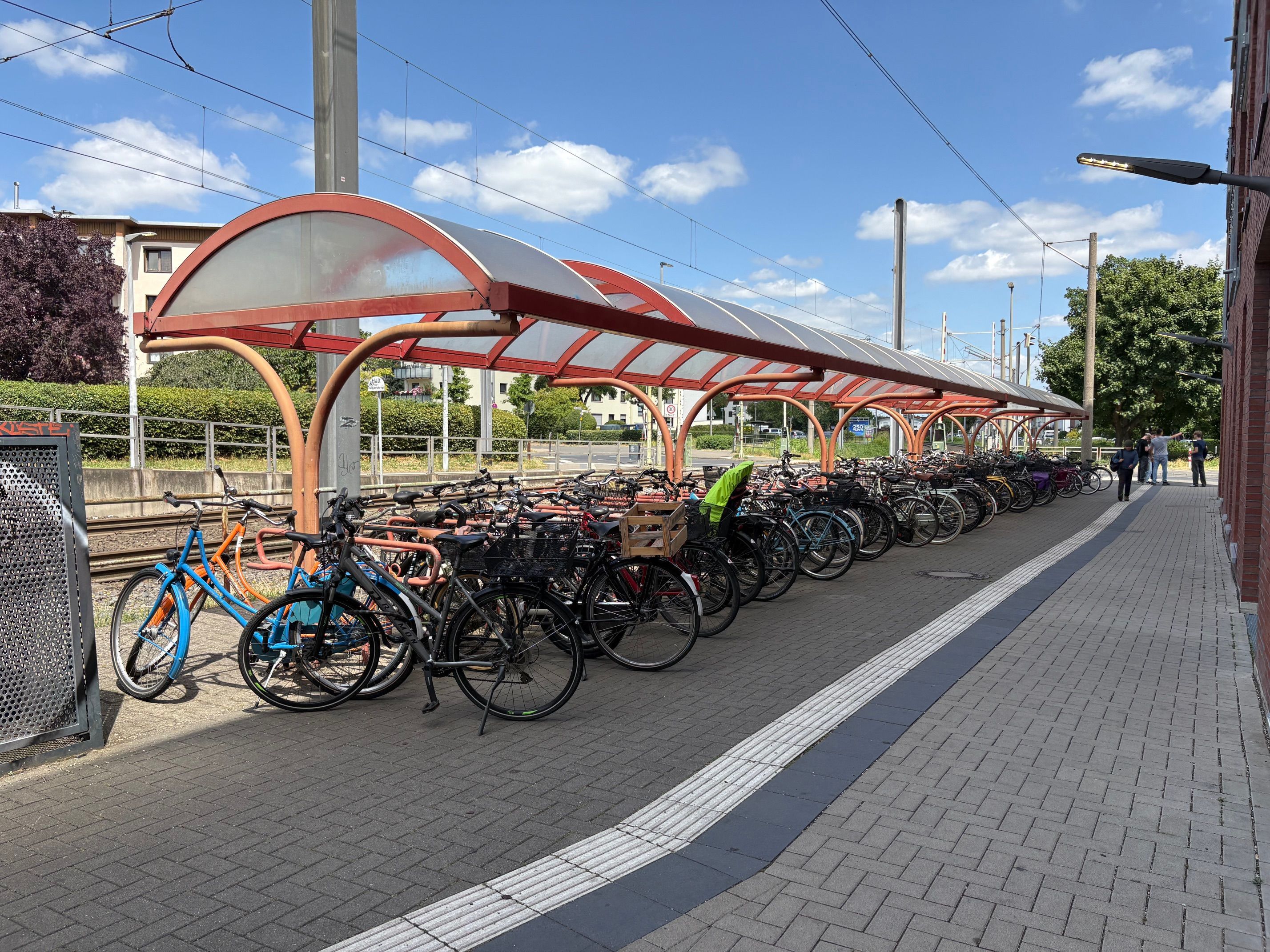 Der Sürther Bahnhof