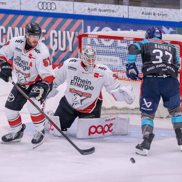 Ingolstadt, Deutschland 04. Oktober 2026: PENNY DEL - 2026/2027 - Sp. 6 - ERC Ingolstadt gegen Kölner Haie Im Bild: v. li. im Zweikampf Brady Austin KEC, Torhüter Nico Wiens KEC und Riley Barber ERCI *** Ingolstadt, Germany, October 4, 2026 PENNY DEL 20262027, Game 6: ERC Ingolstadt vs. Kölner Haie. Pictured, from left, in a one-on-one battle: Brady Austin KEC, goalie Nico Wiens KEC, and Riley Barber ERC Ingolstadt. Copyright: xFotostandx/xSchäferx