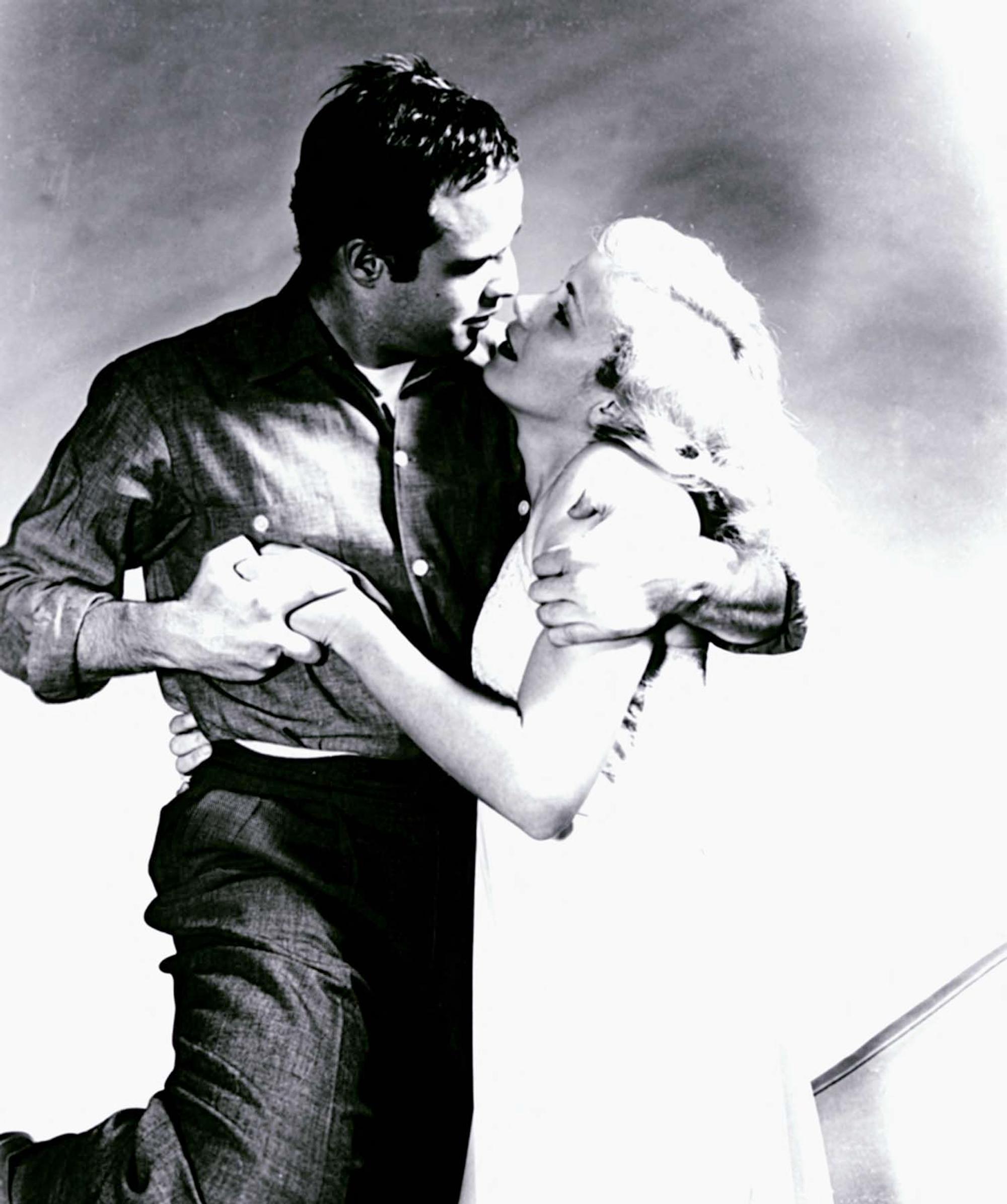 Marlon Brando (l.) und Eva Marie Saint im Filmklassiker „Die Faust im Nacken“.