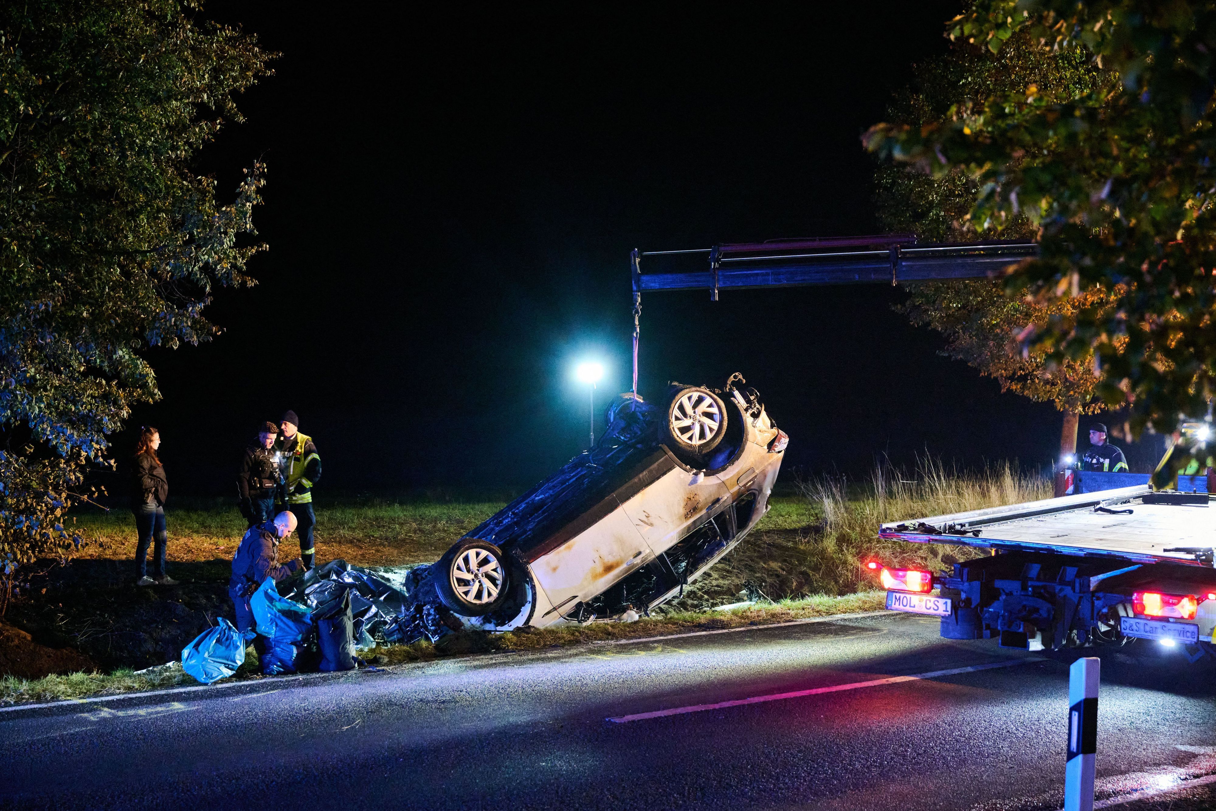 Landkreis Barnim: Das Auto des mutmaßlichen Unfallverursachers geriet in Brand.