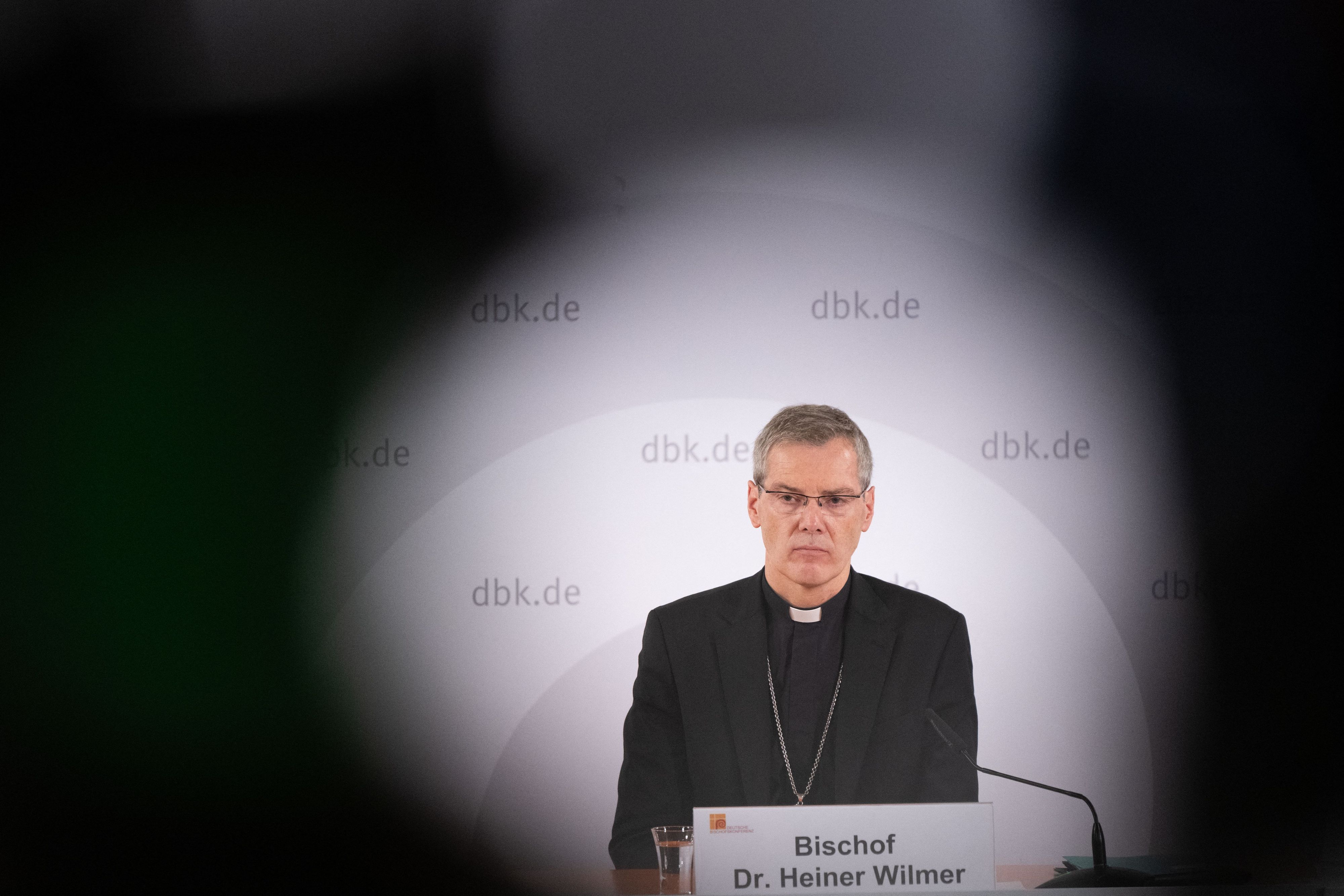 Heiner Wilmer, Bischof von Münster und Vorsitzender der Deutschen Bischofskonferenz, spricht bei einer Pressekonferenz. Die Deutsche Bischofskonferenz ist das Führungsgremium der katholischen Kirche in Deutschland. (Archivbild)